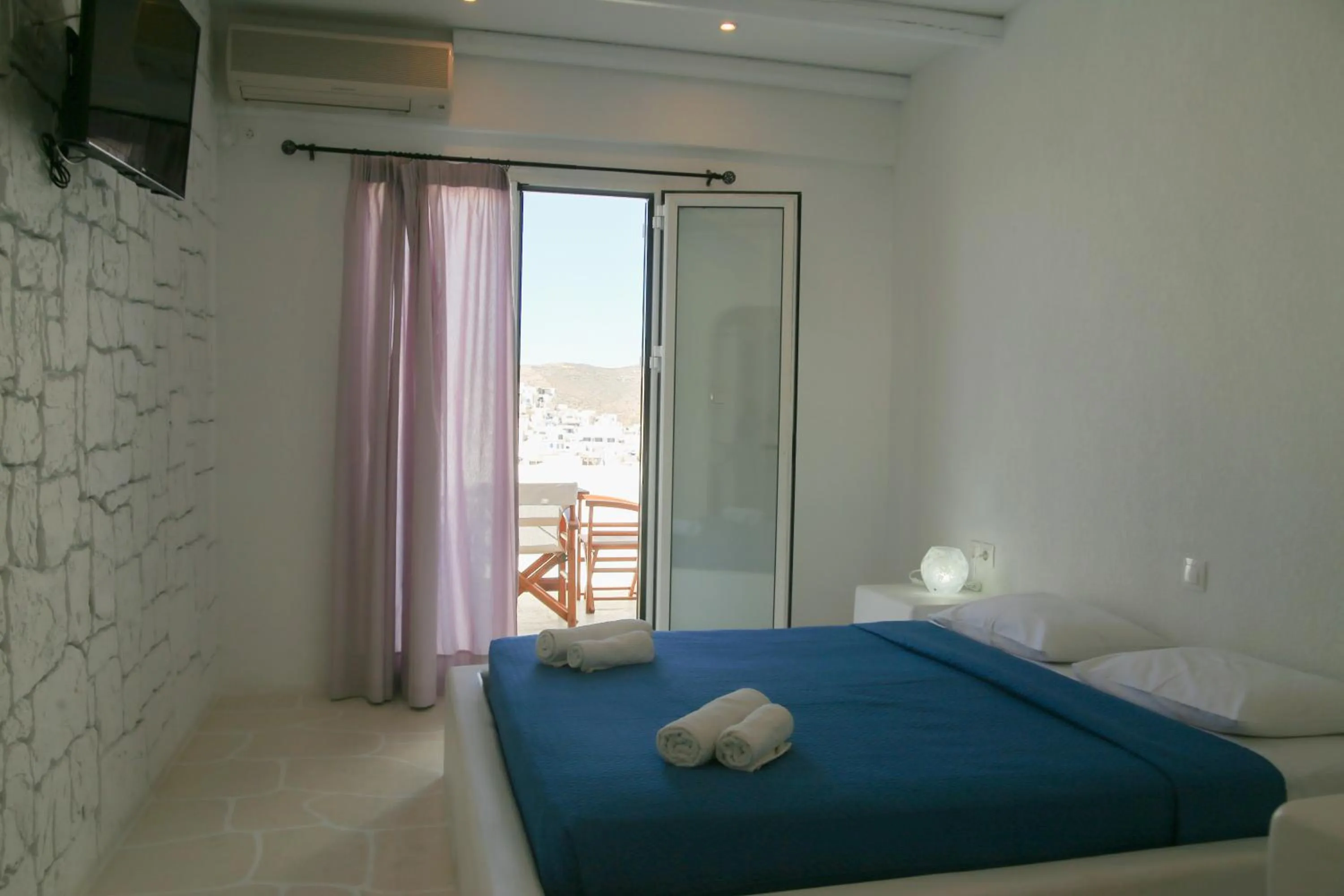 Bedroom, Bed in Sunrise Hotel