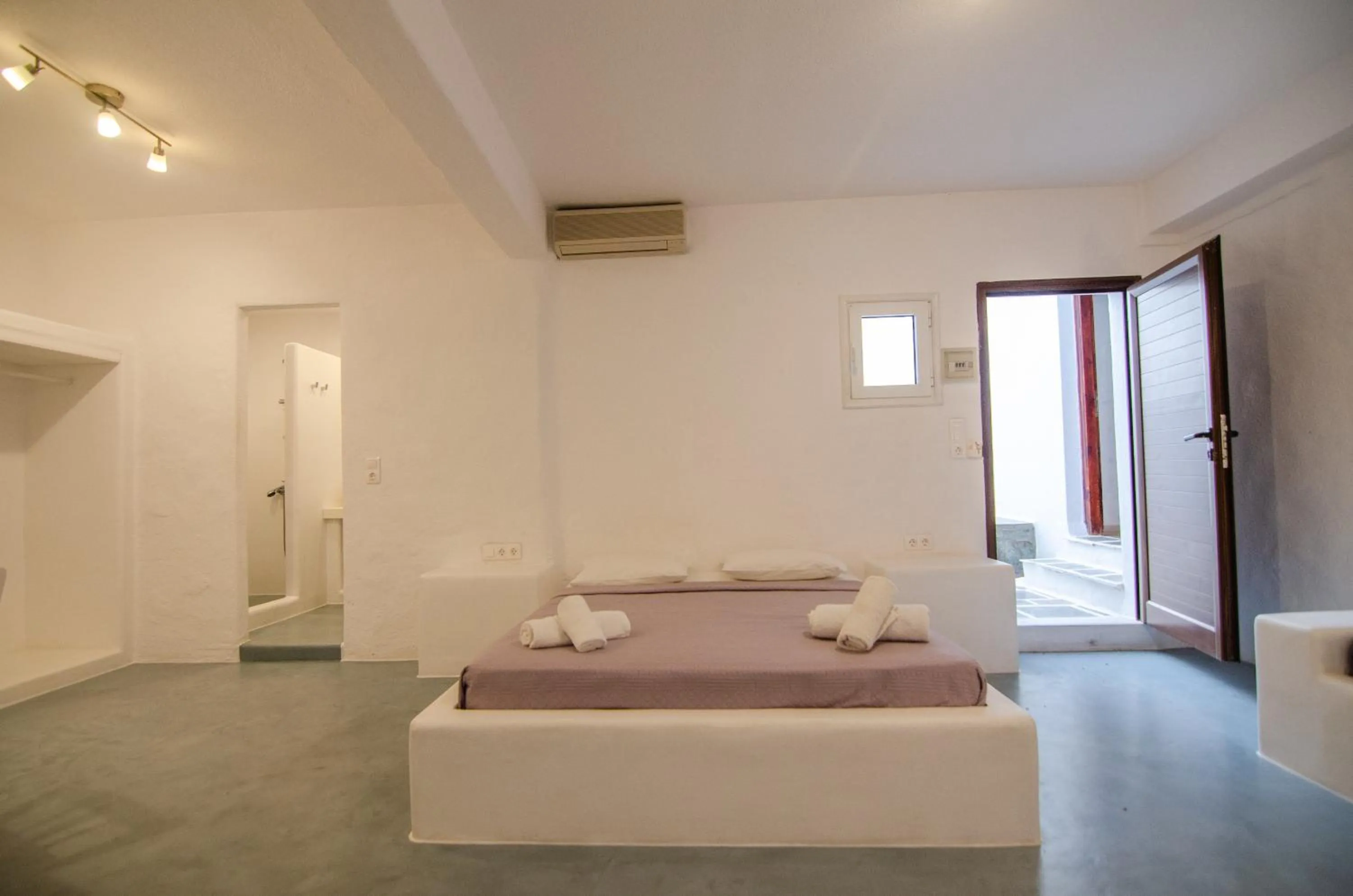 Bedroom, Bed in Sunrise Hotel