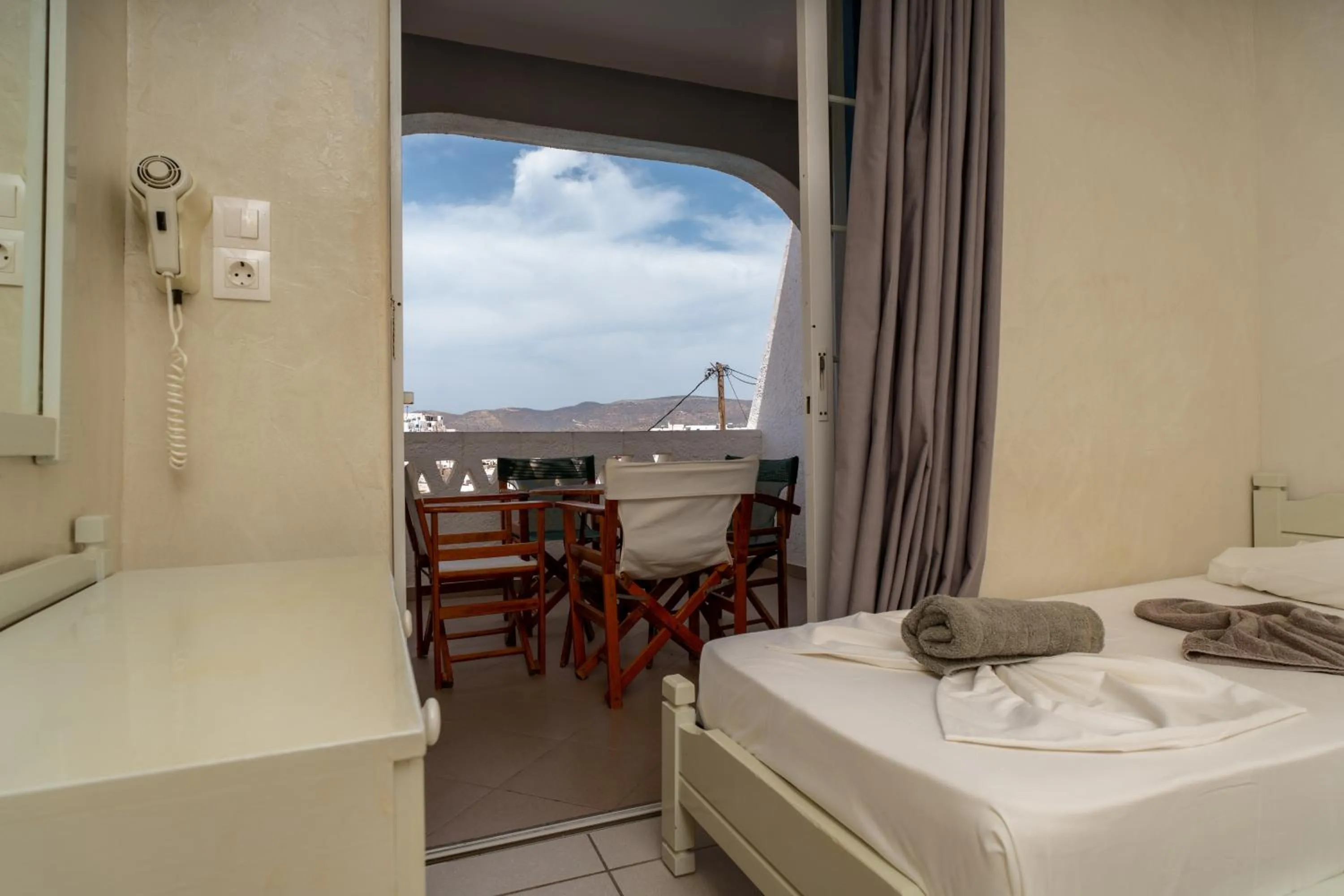 Bedroom, Bed in Sunrise Hotel