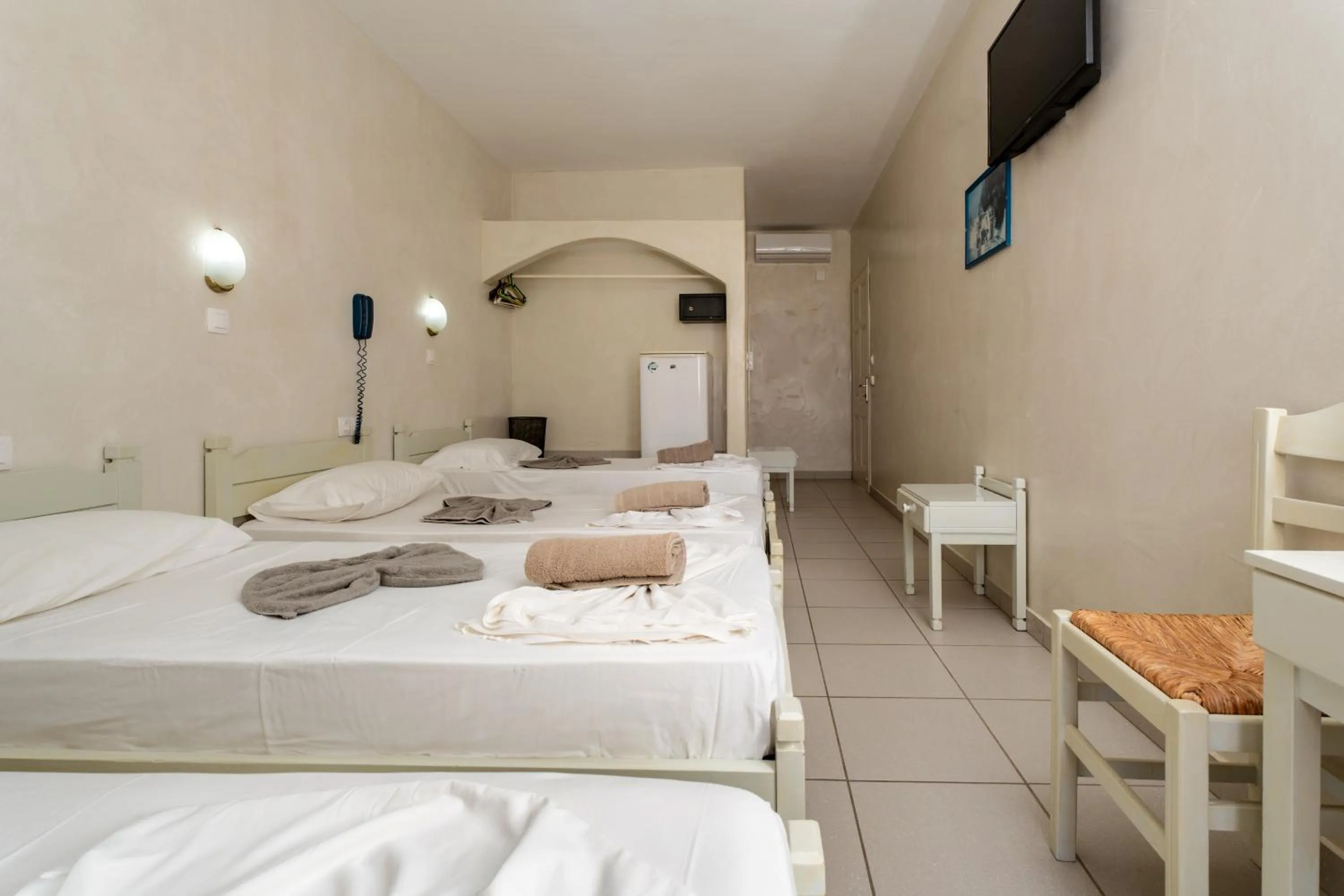 Bedroom, Bed in Sunrise Hotel