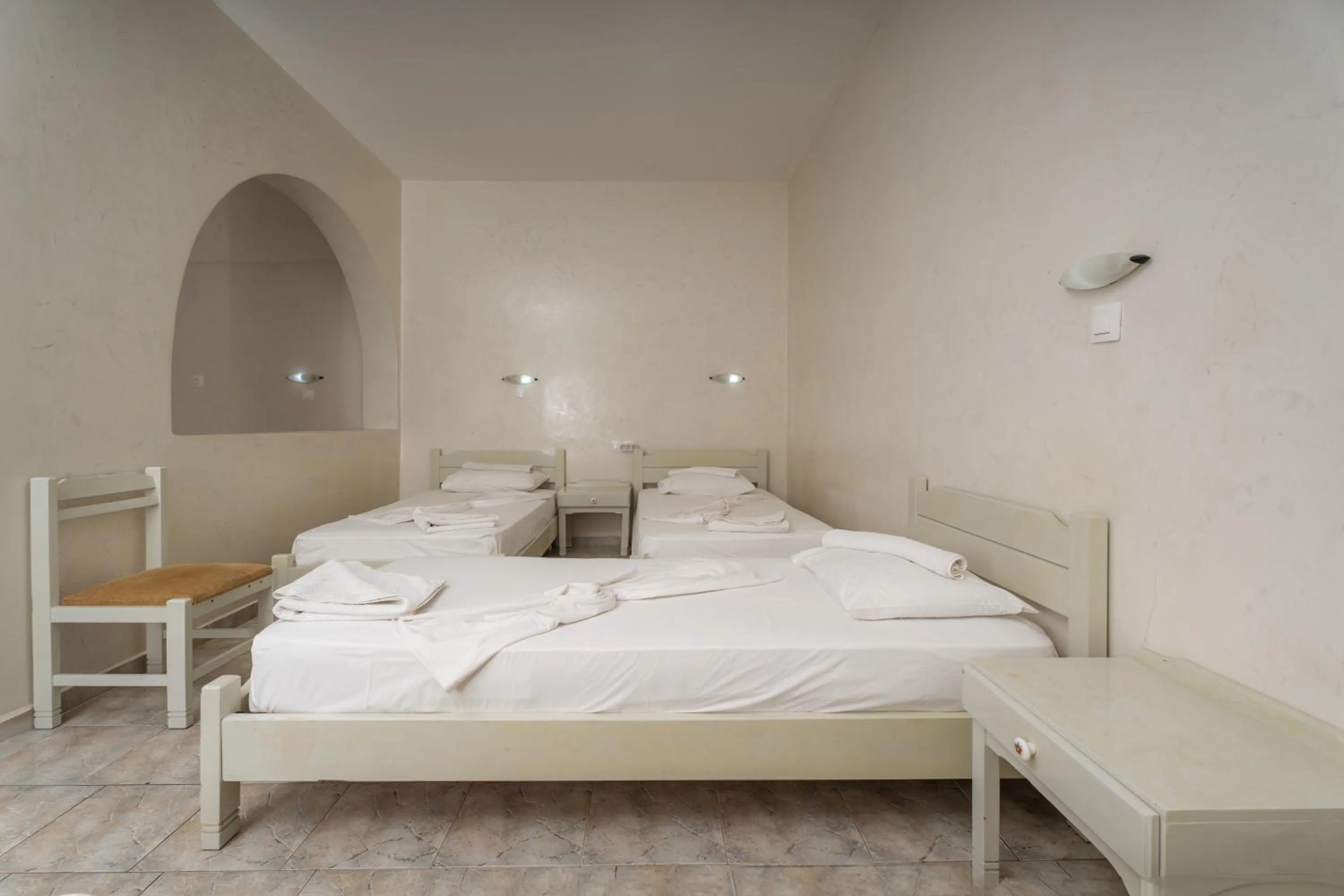 Bedroom, Bed in Sunrise Hotel