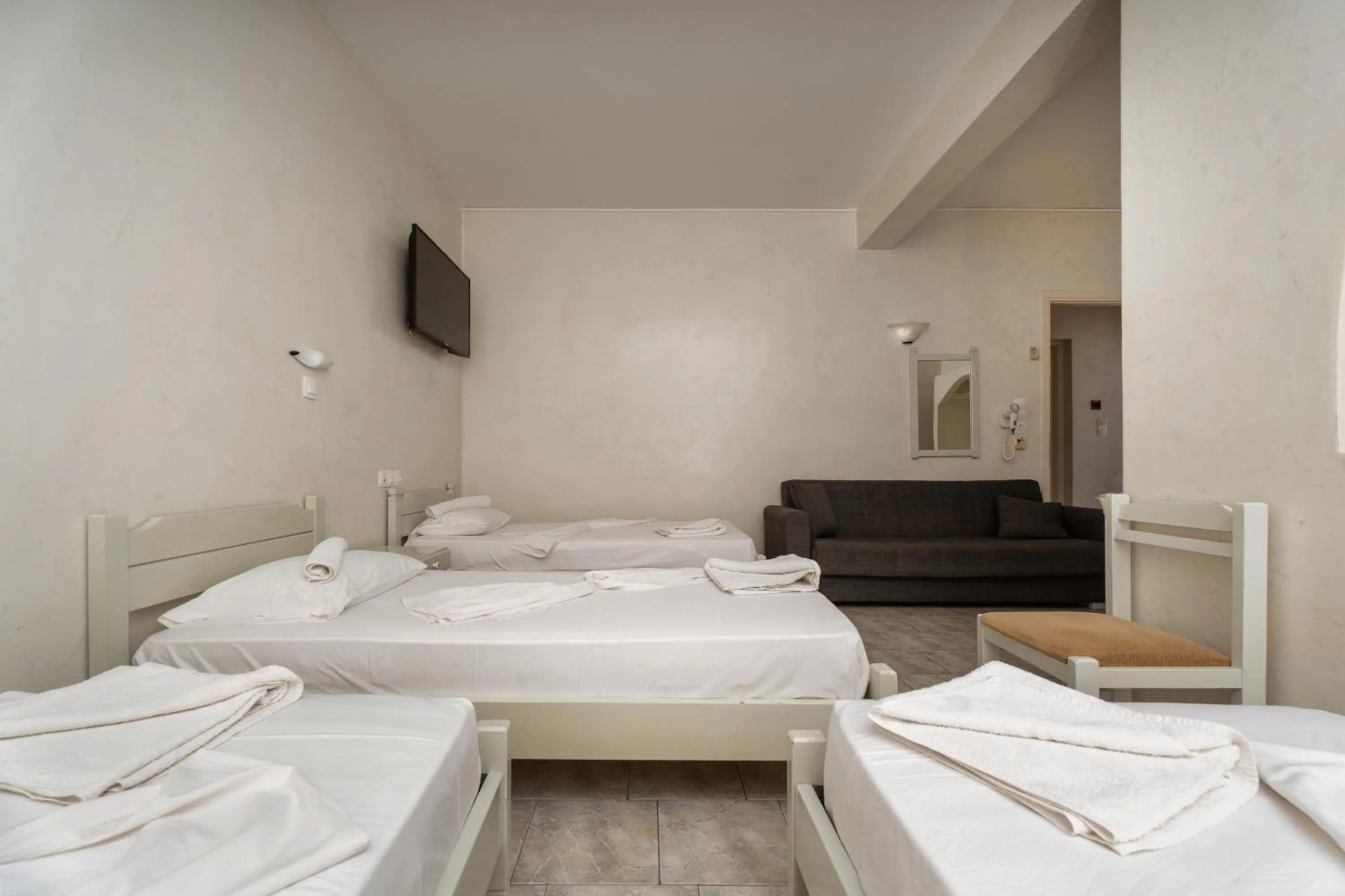 Bedroom, Bed in Sunrise Hotel