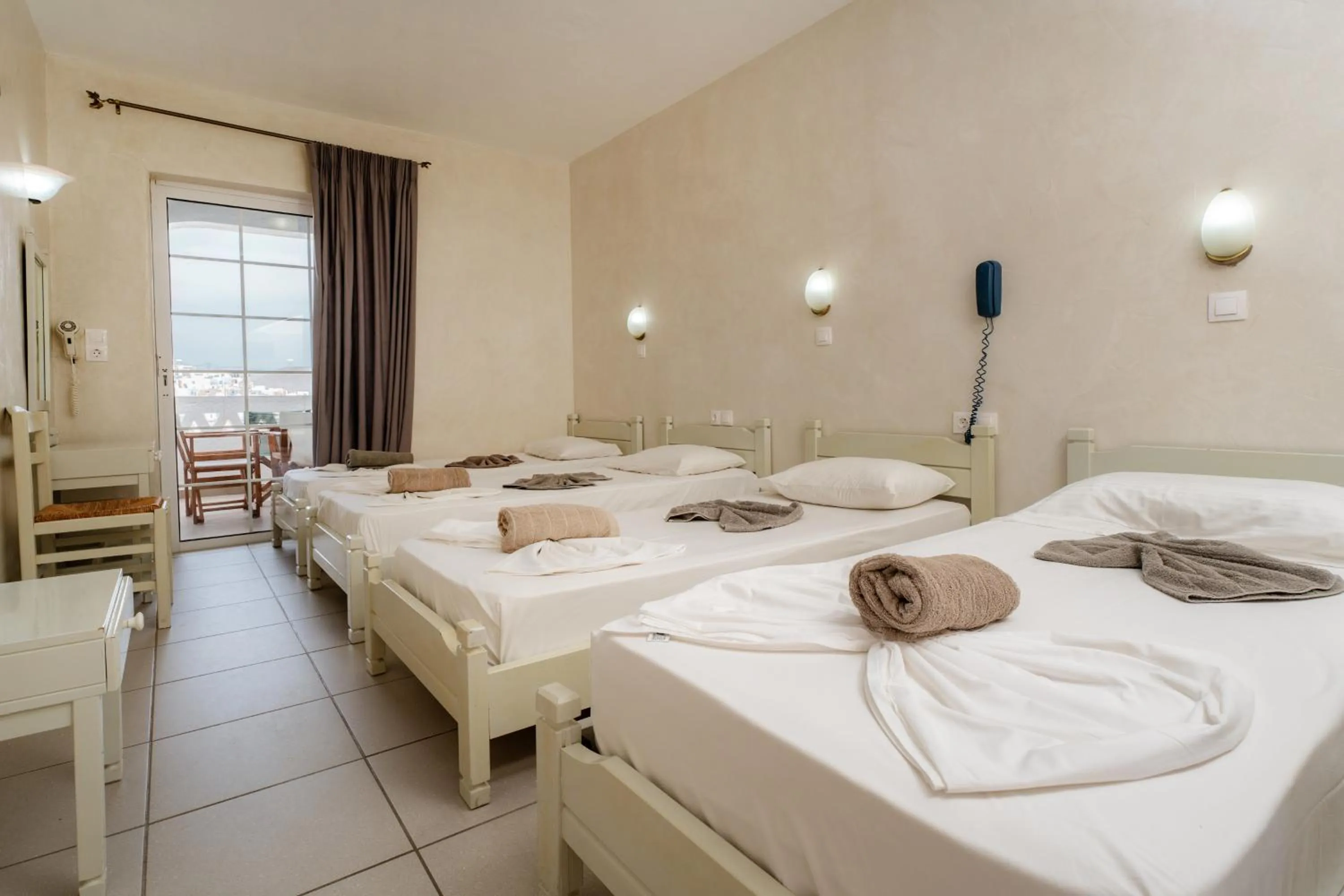 Bedroom, Bed in Sunrise Hotel