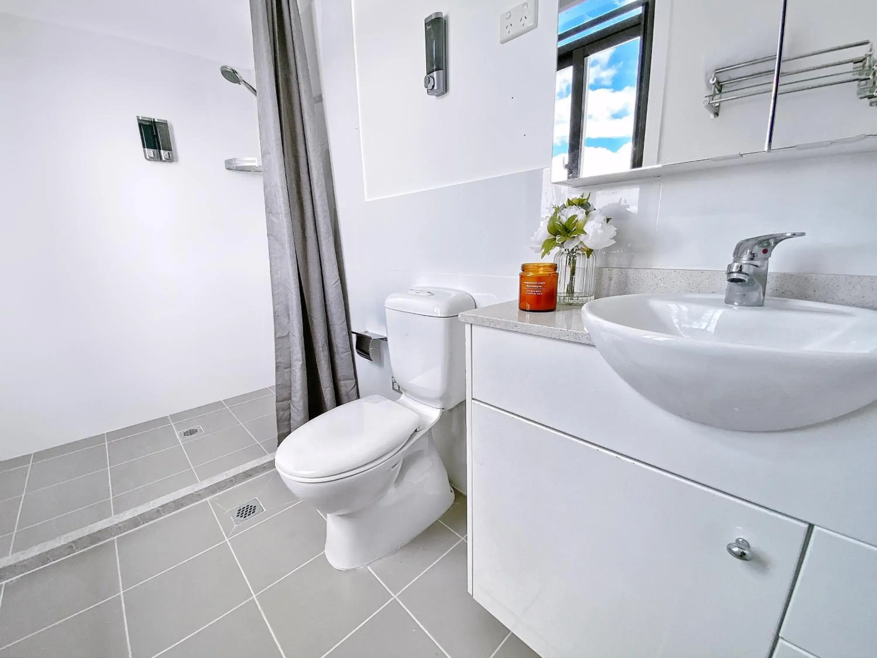 Deluxe Family Room in Commercial Motel Deluxe Family Room in Commercial Motel