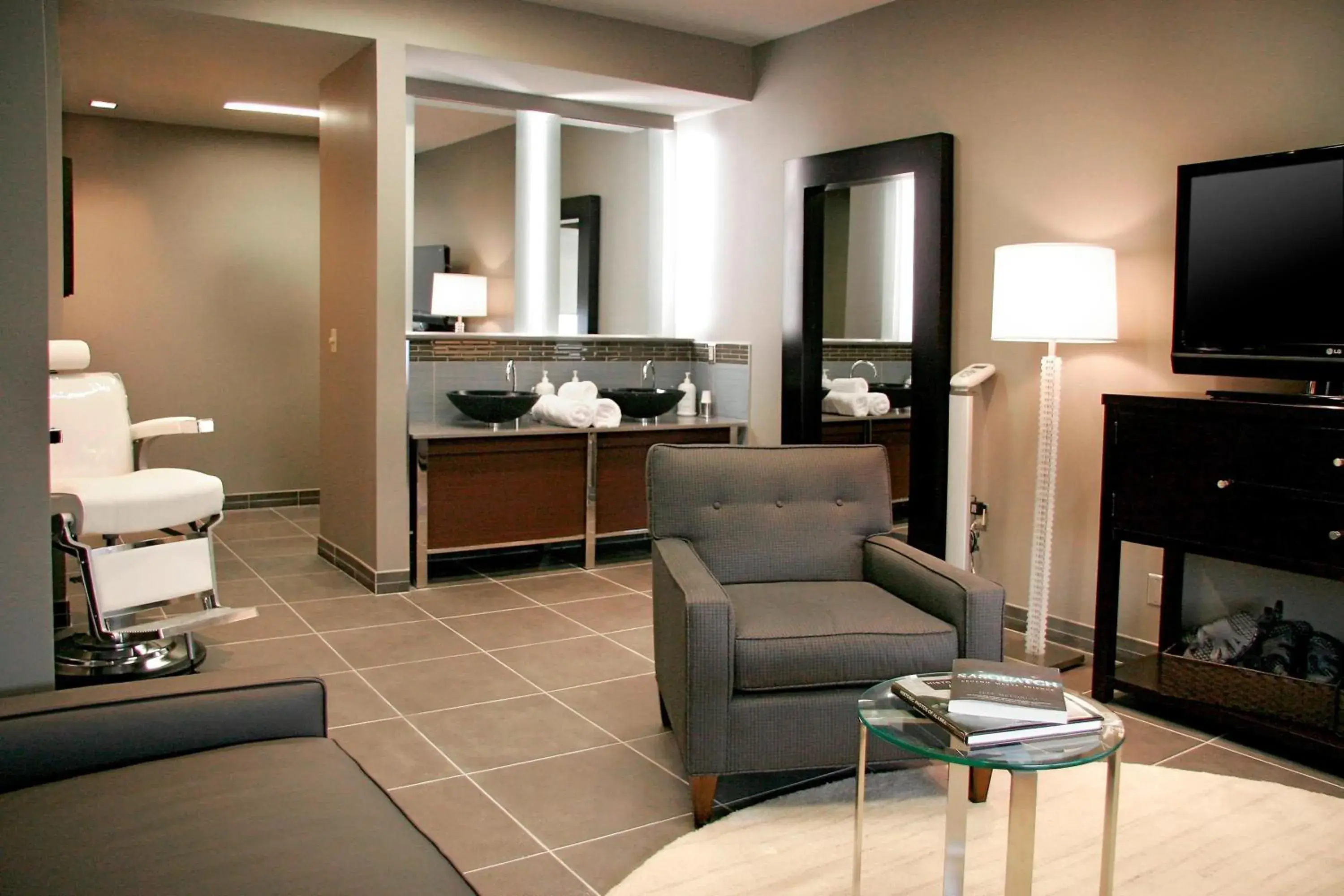 Lounge or bar in Sheraton Anchorage Hotel Lounge or bar in Sheraton Anchorage Hotel