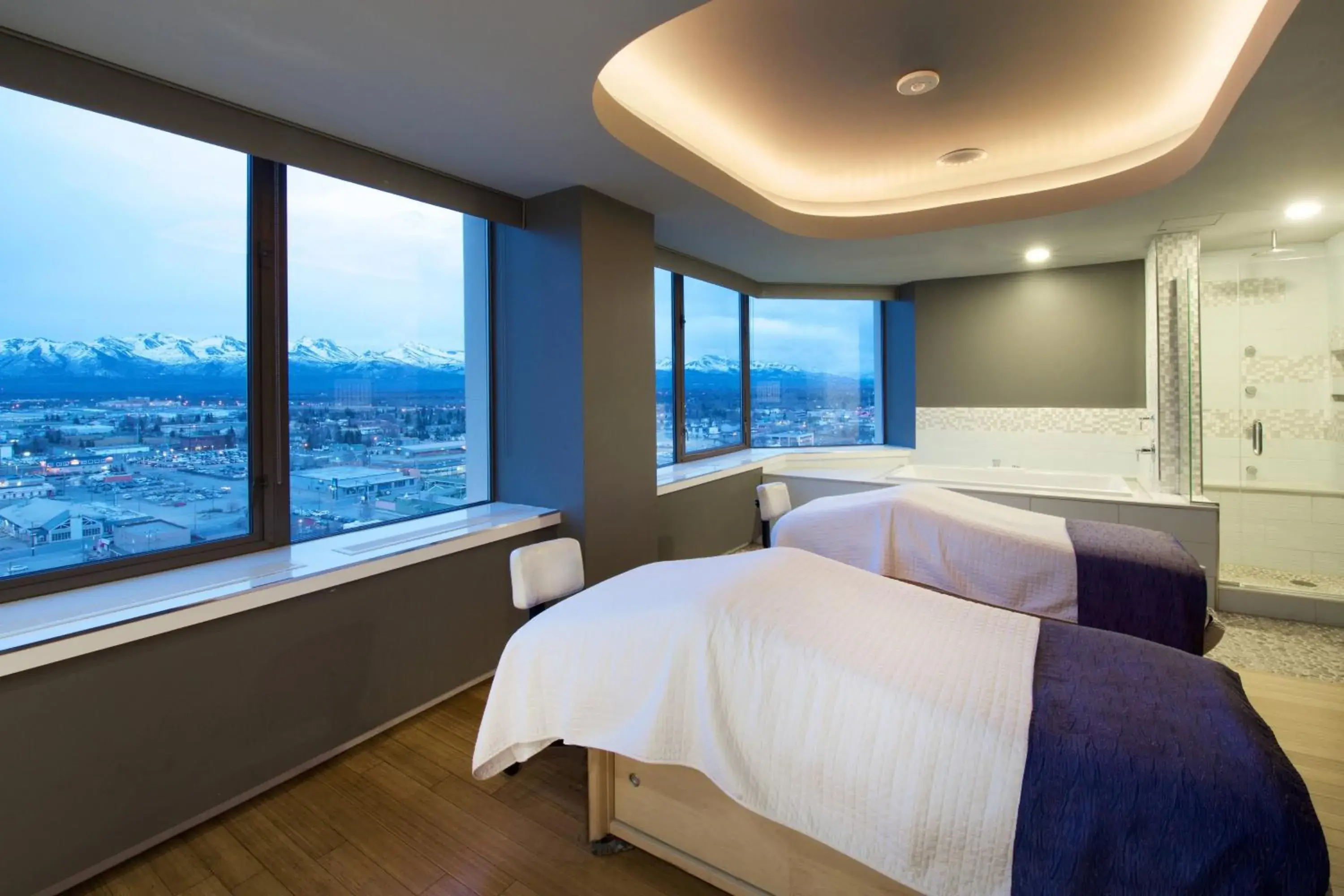 Spa and wellness centre/facilities, Bed in Sheraton Anchorage Hotel Spa and wellness centre/facilities, Bed in Sheraton Anchorage Hotel