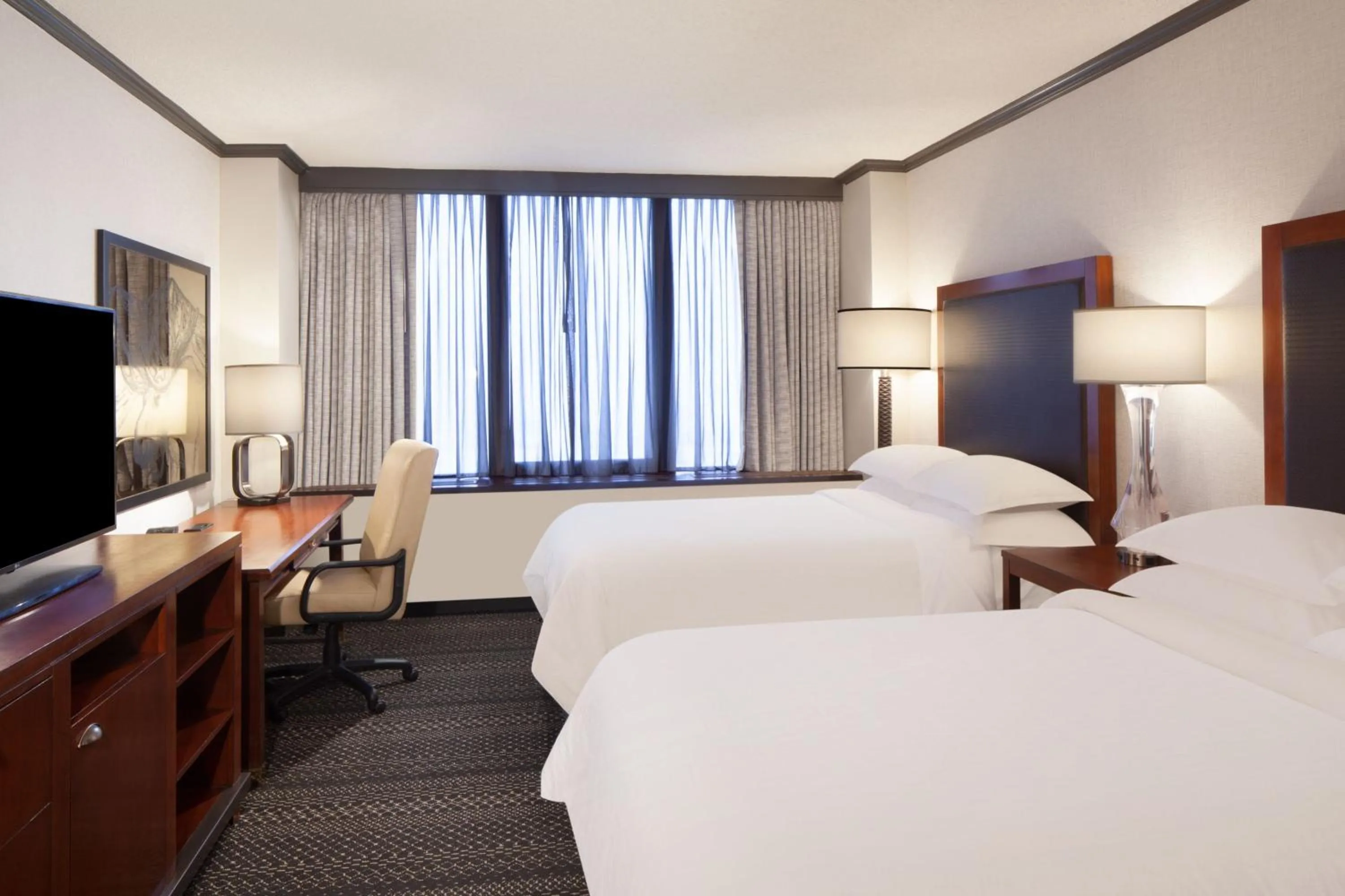 Photo of the whole room, Bed in Sheraton Anchorage Hotel