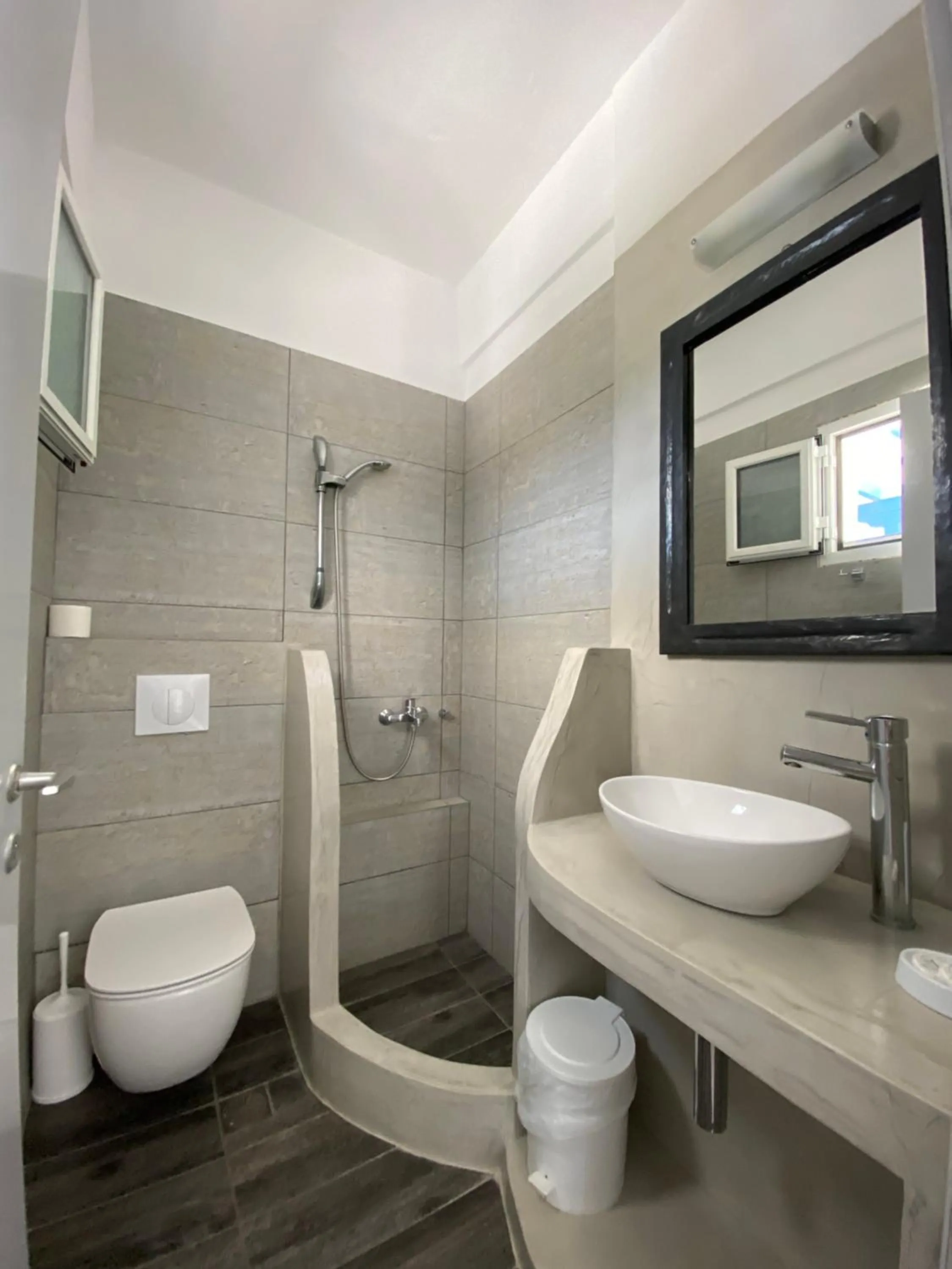 Deep Blue Rooms & Apartments