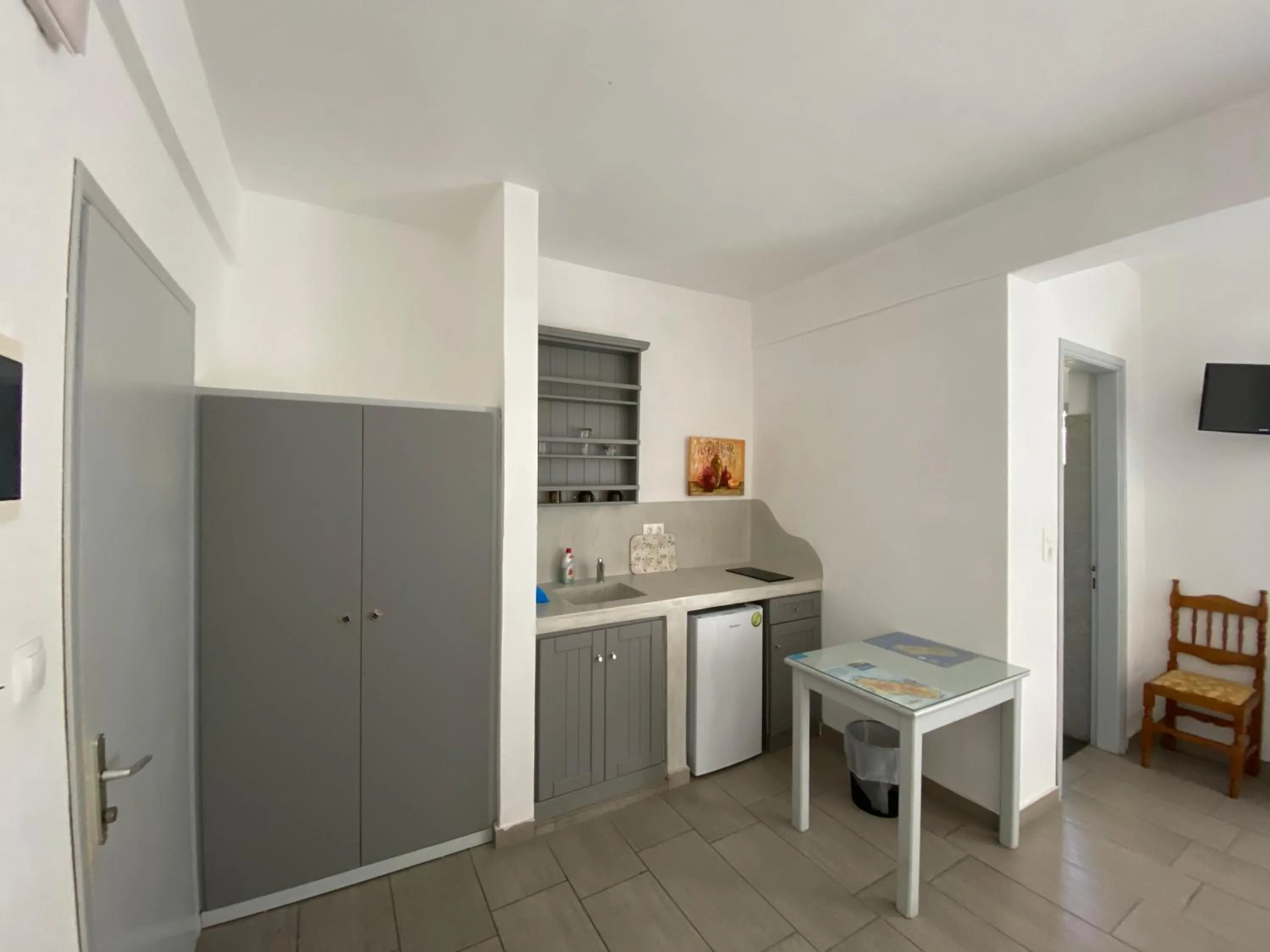 Deep Blue Rooms & Apartments
