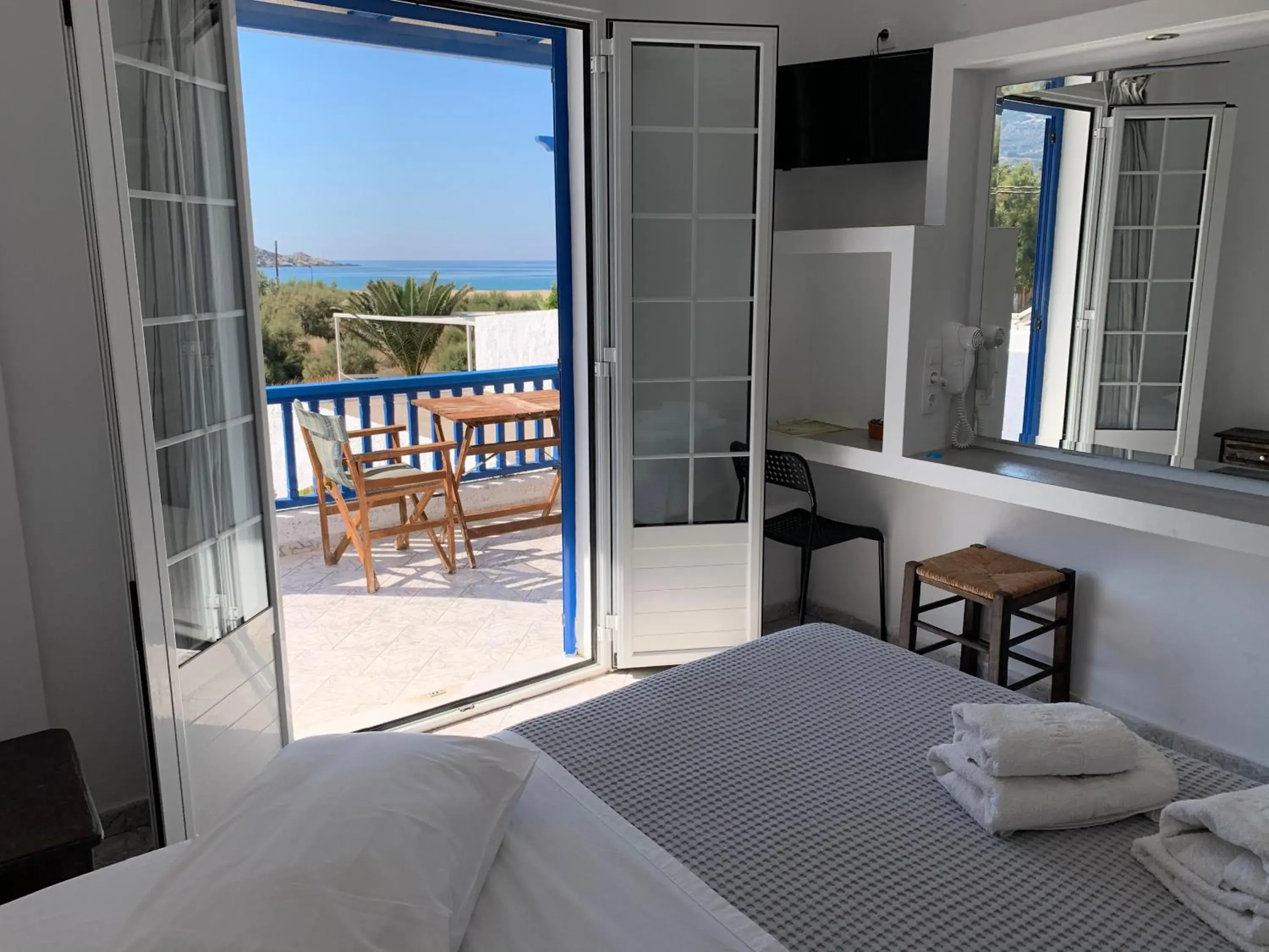 Triple Room with Sea View in Deep Blue Rooms & Apartments Triple Room with Sea View in Deep Blue Rooms & Apartments