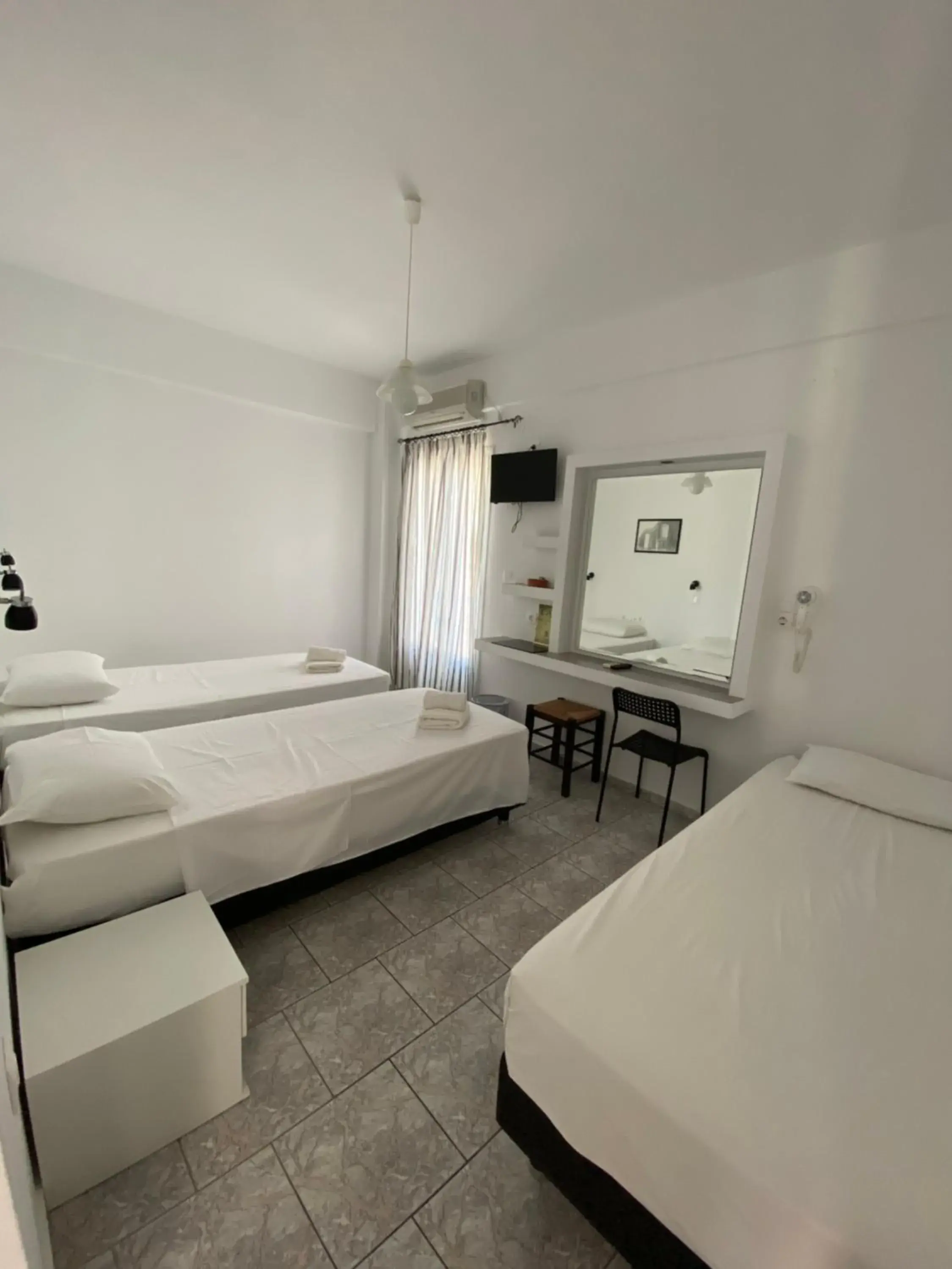 Triple Room in Deep Blue Rooms & Apartments Triple Room in Deep Blue Rooms & Apartments