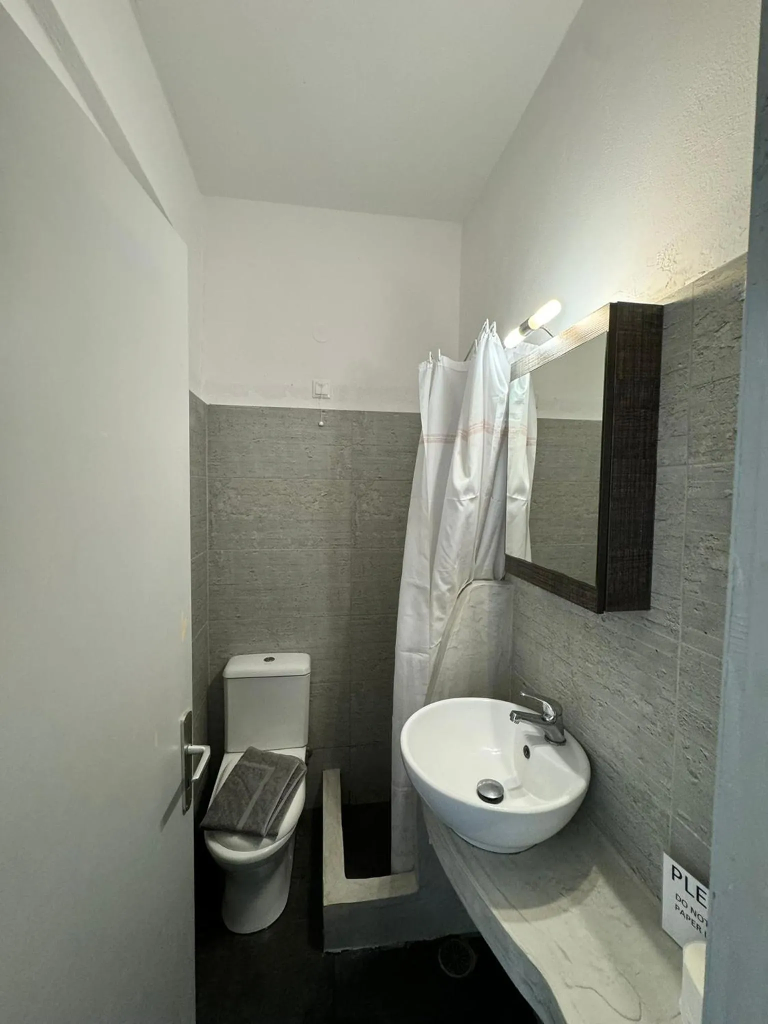 Deep Blue Rooms & Apartments