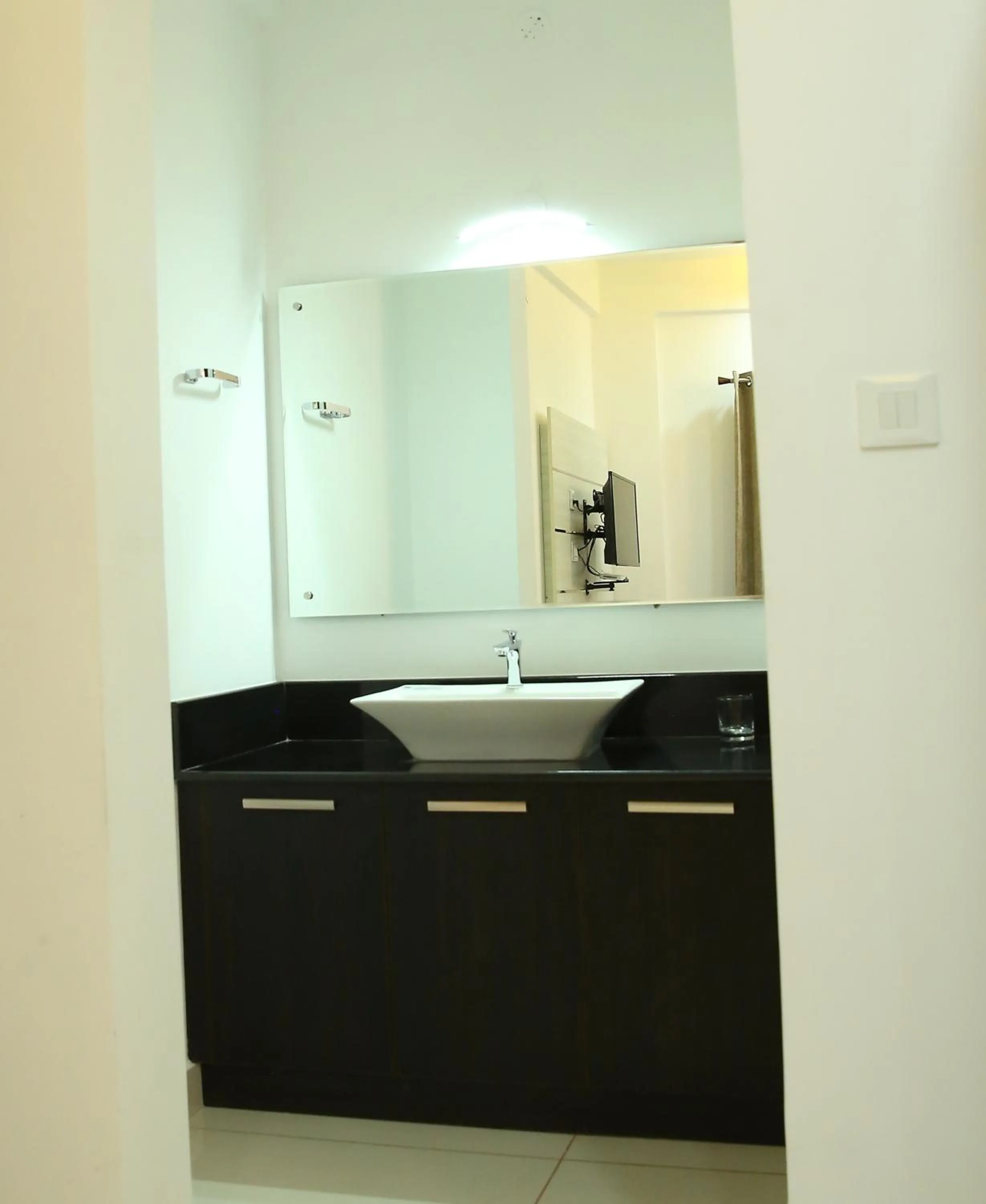 Eden Isle Luxury Service Apartment