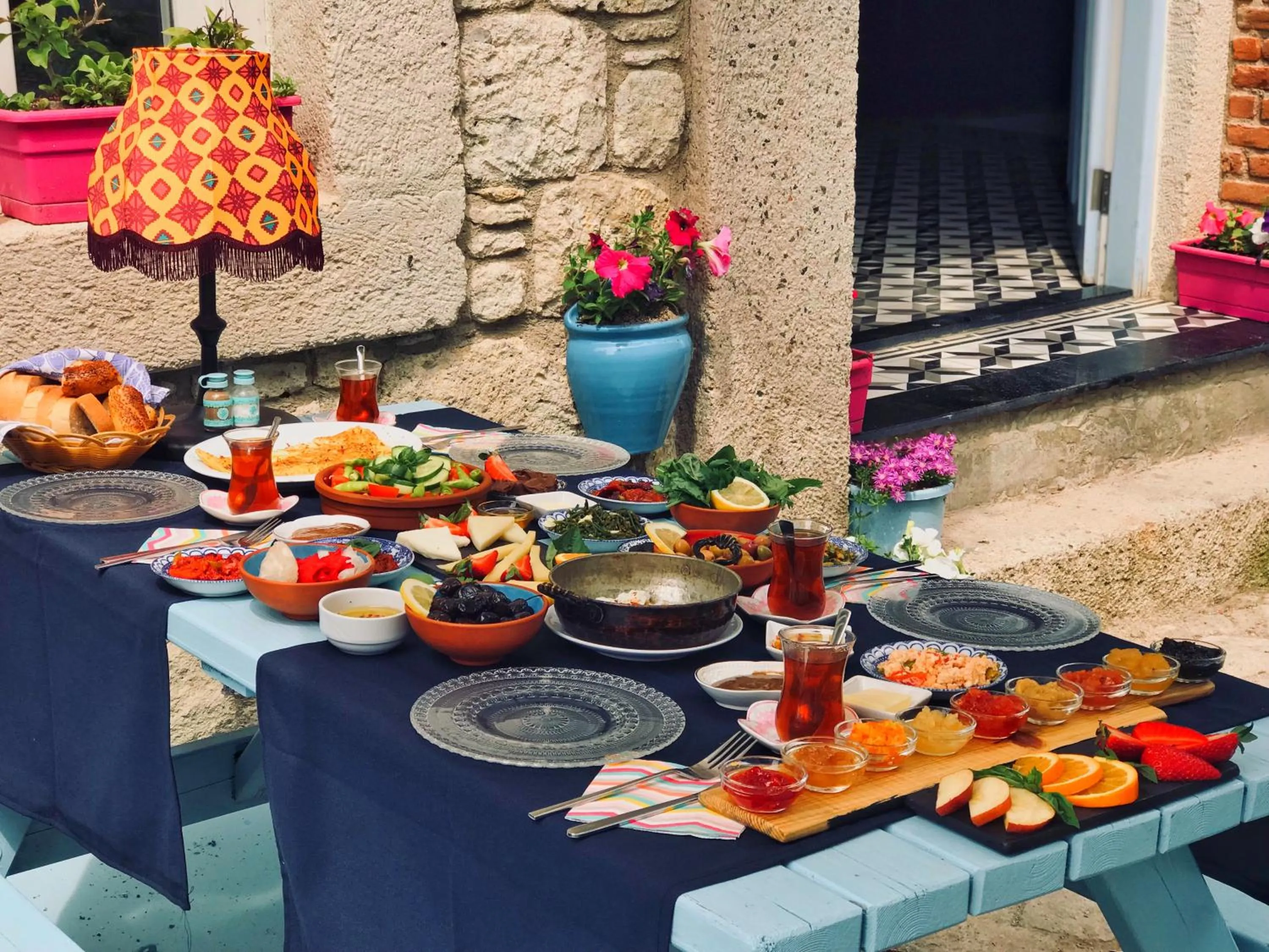 Restaurant/places to eat in Maison d'Azur Alaçatı