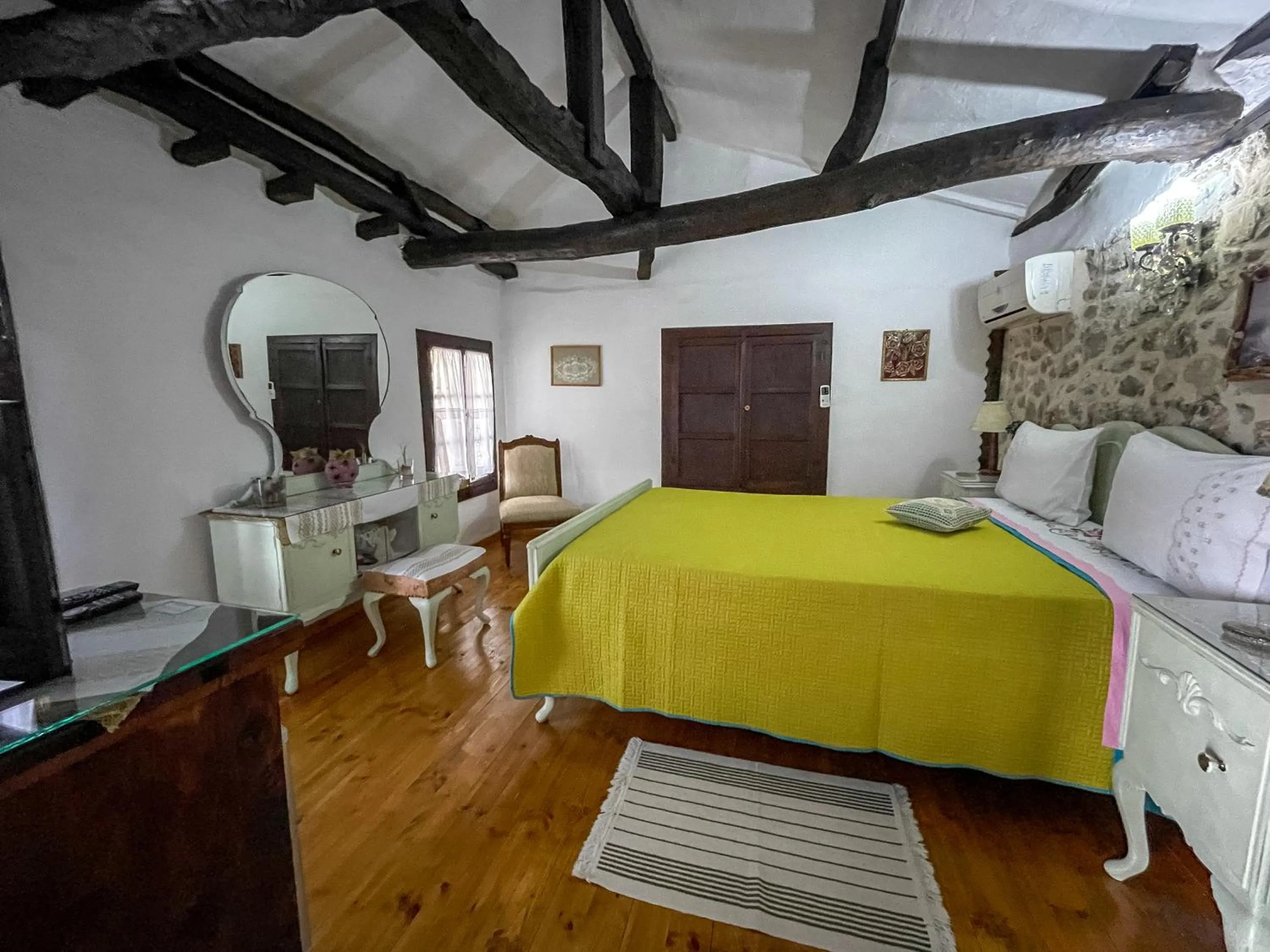 Budget Double Room in Bujtina Kodiket Guesthouse
