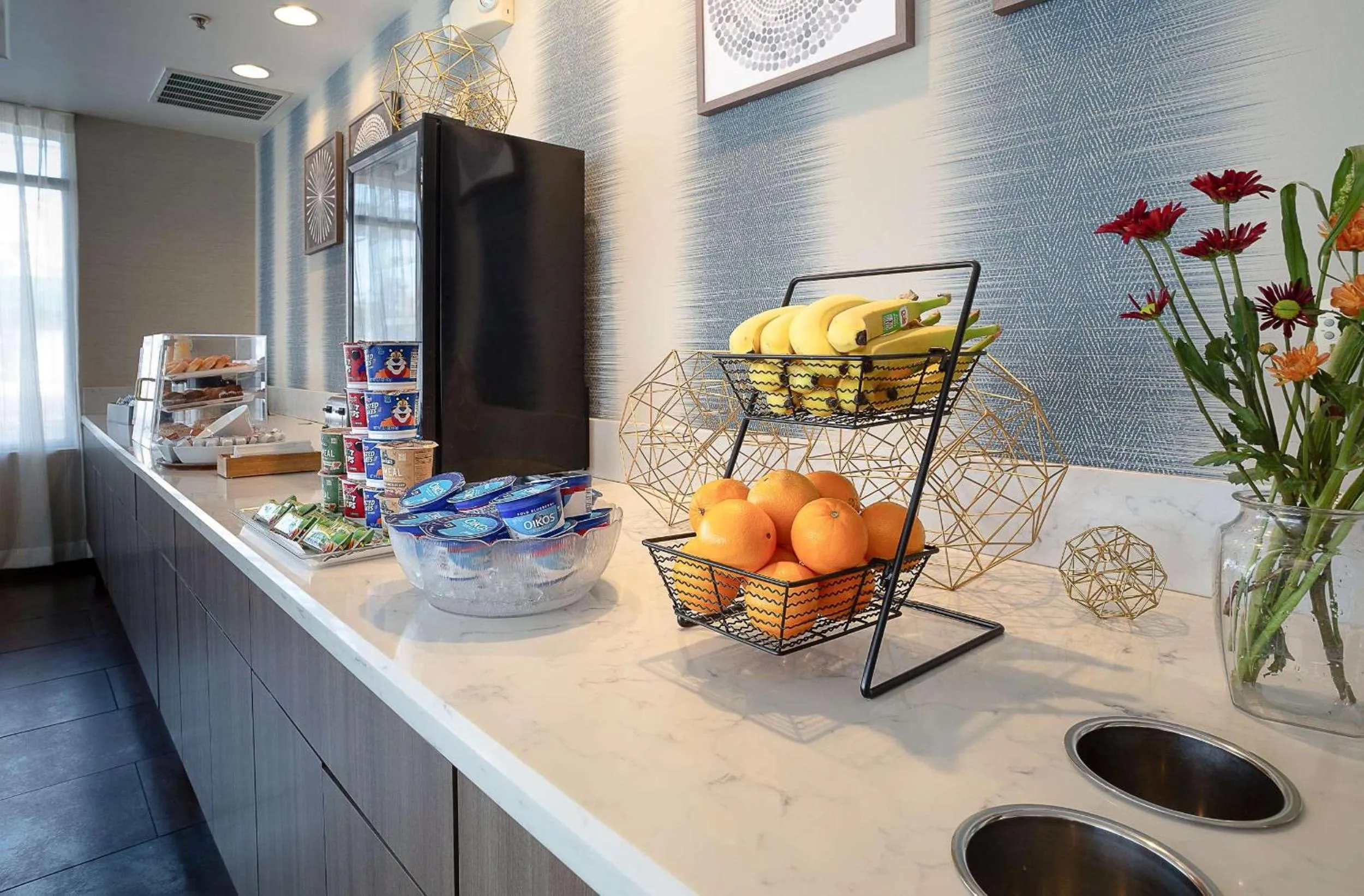 Restaurant/places to eat in Hawthorn Suites by Wyndham-Oakland/Alameda