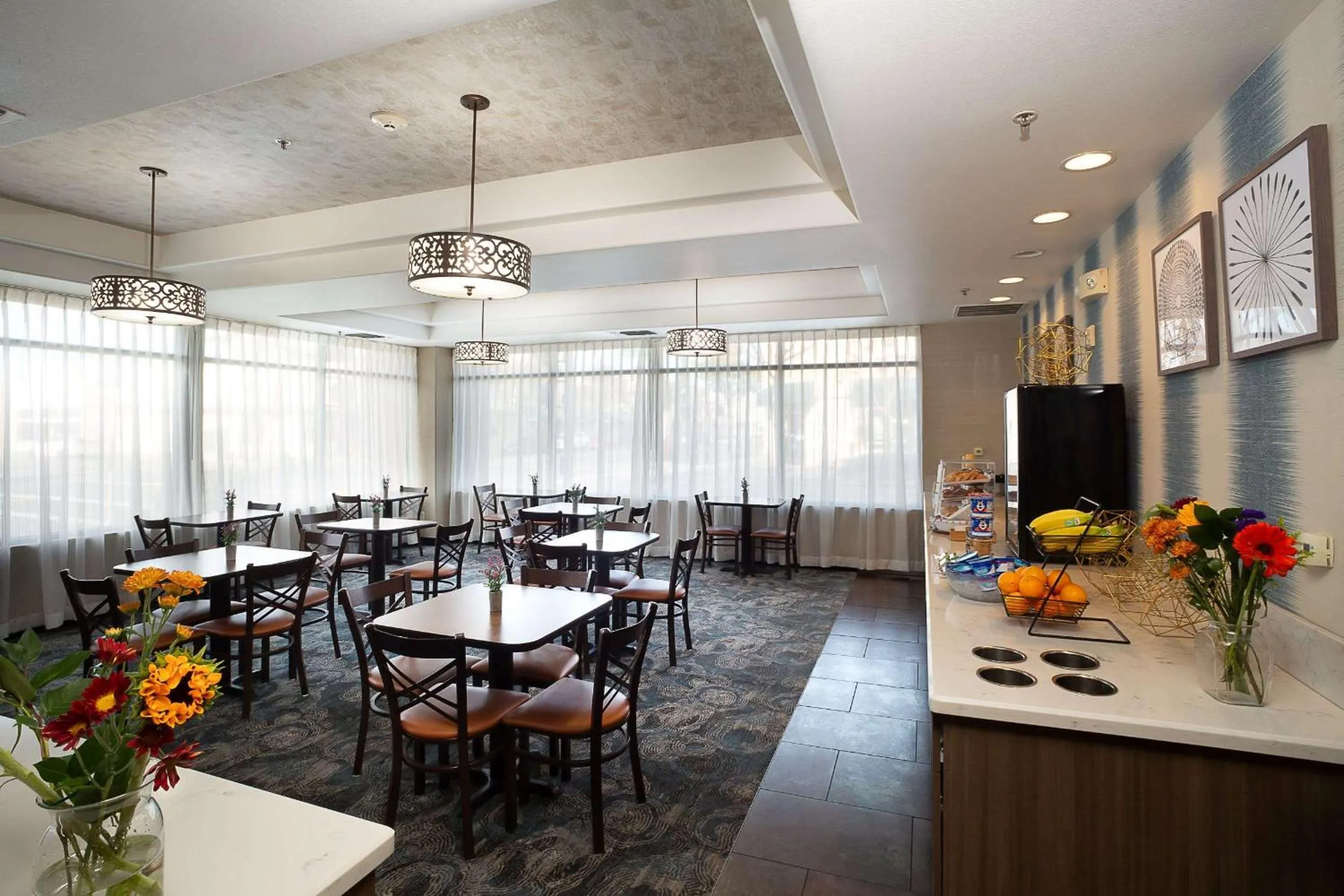 Restaurant/places to eat in Hawthorn Suites by Wyndham-Oakland/Alameda