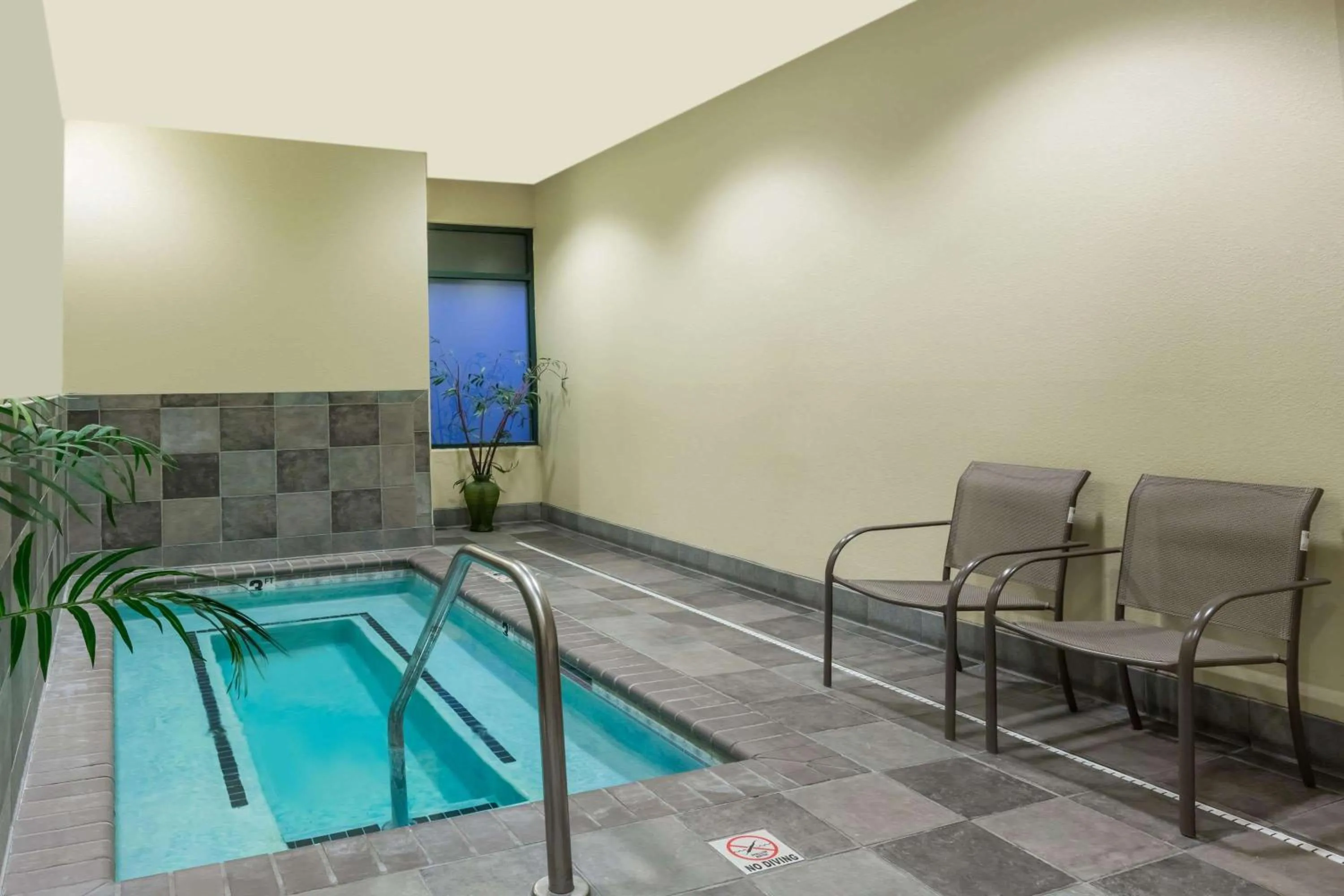 Hot Tub in Hawthorn Suites by Wyndham-Oakland/Alameda