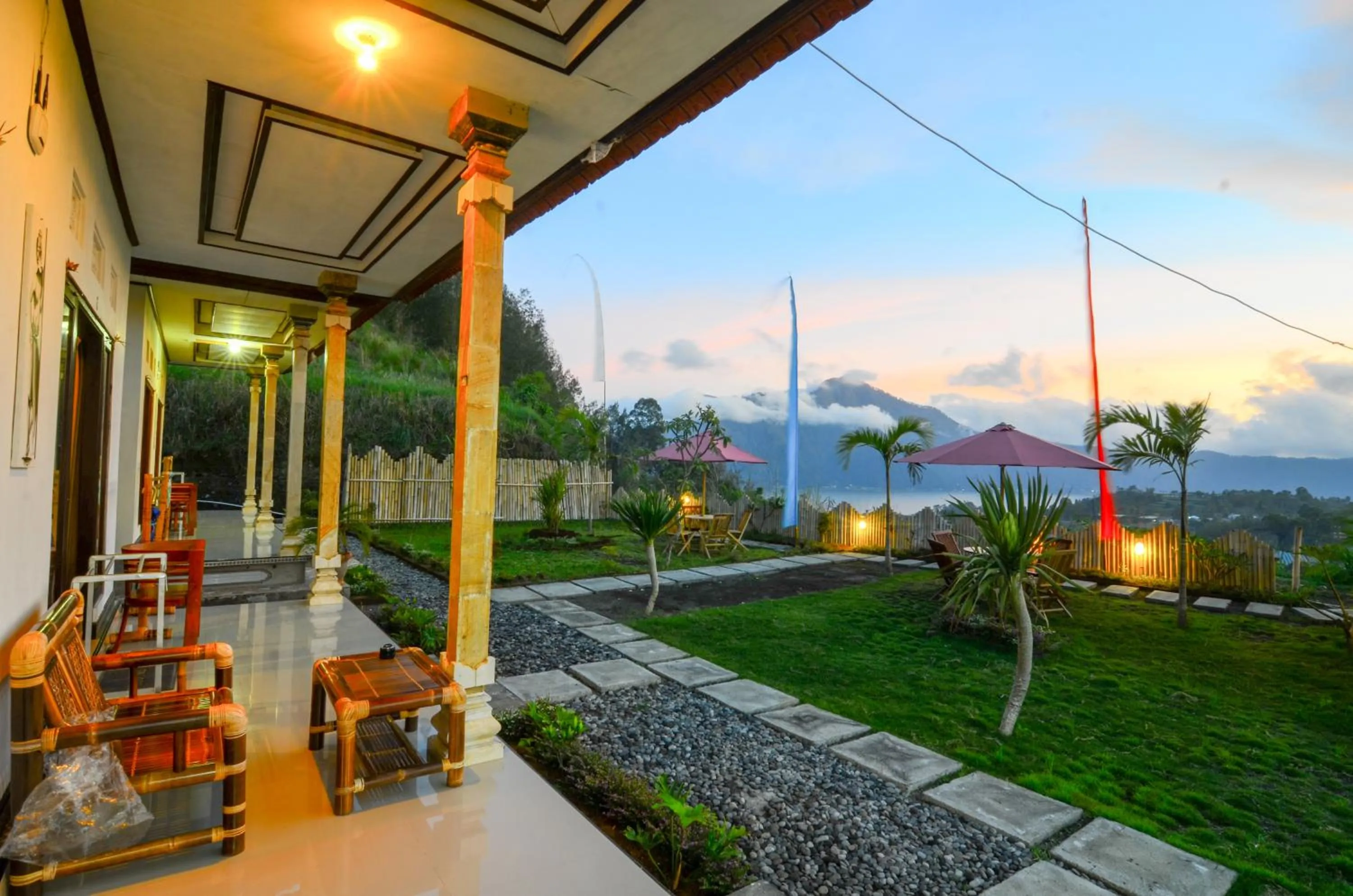 Patio in Volcano Lake View