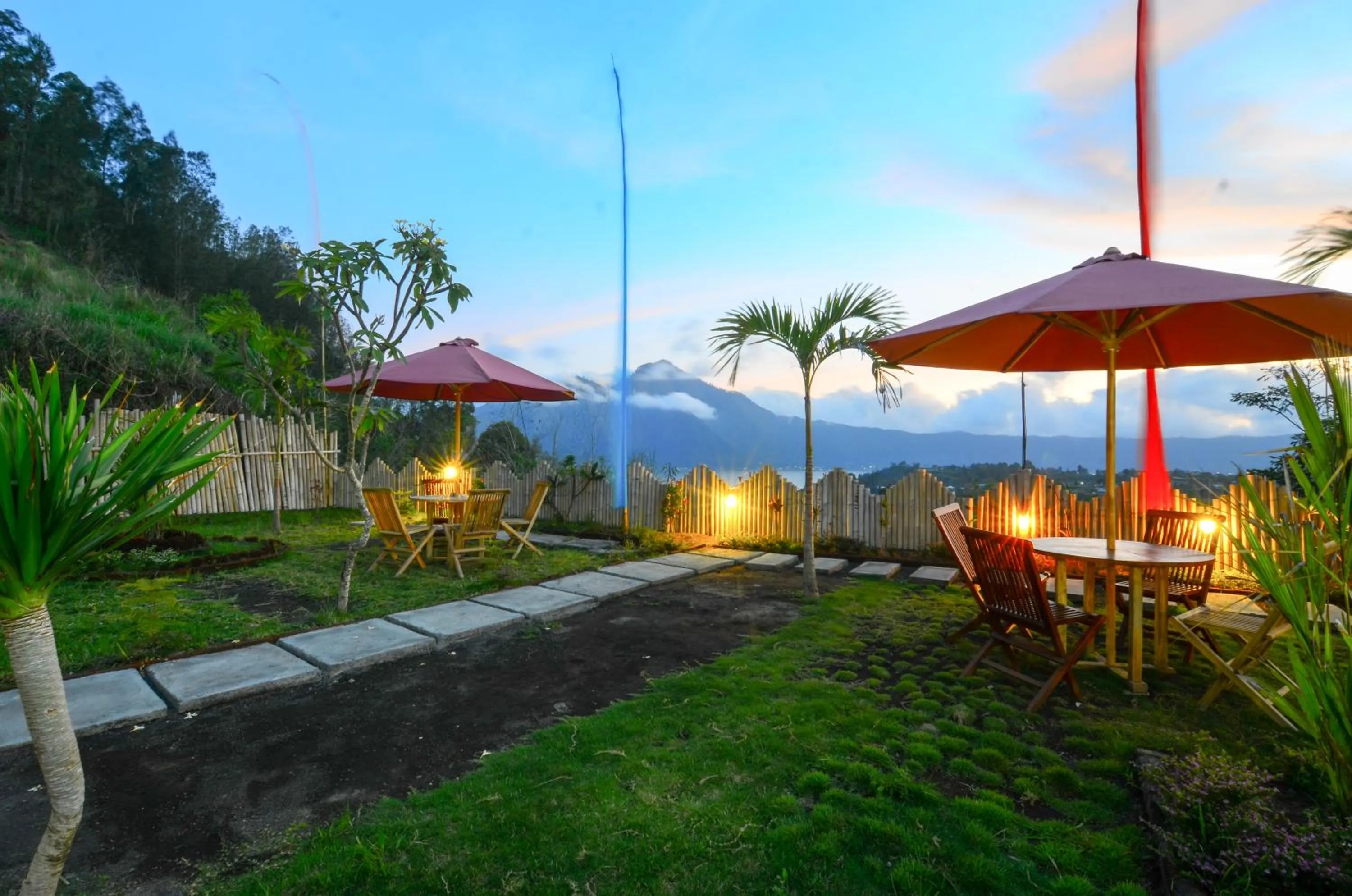 Patio in Volcano Lake View