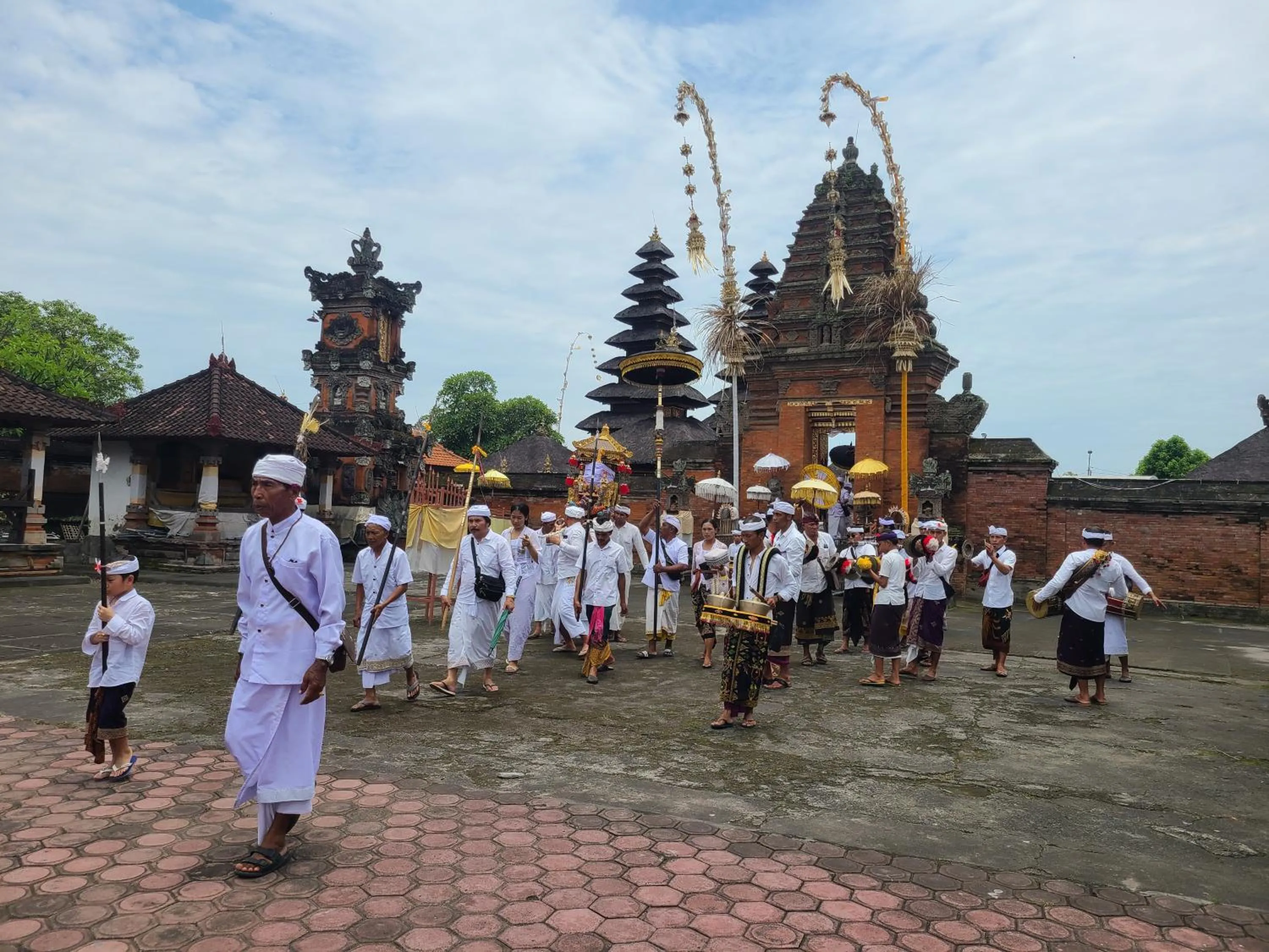 Activities in Volcano Lake View