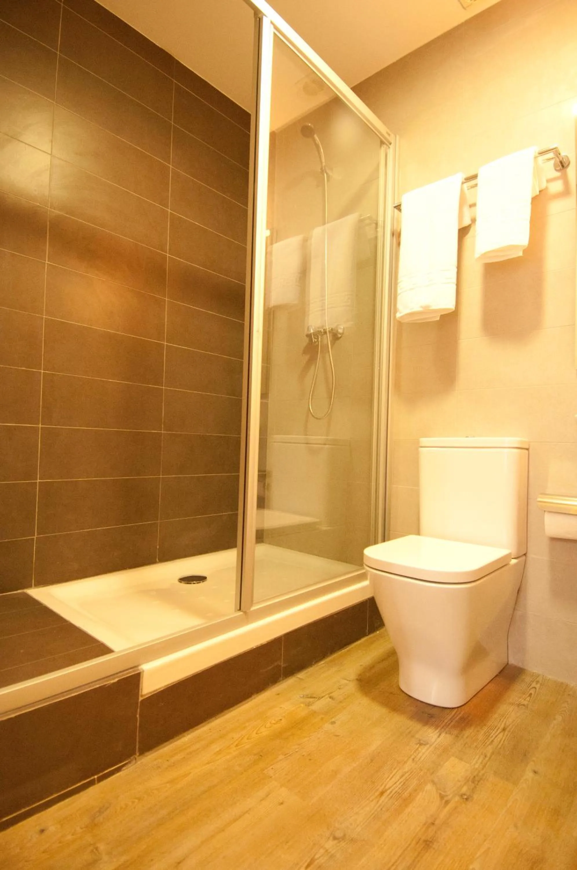 Bathroom in Hostal Live Barcelona