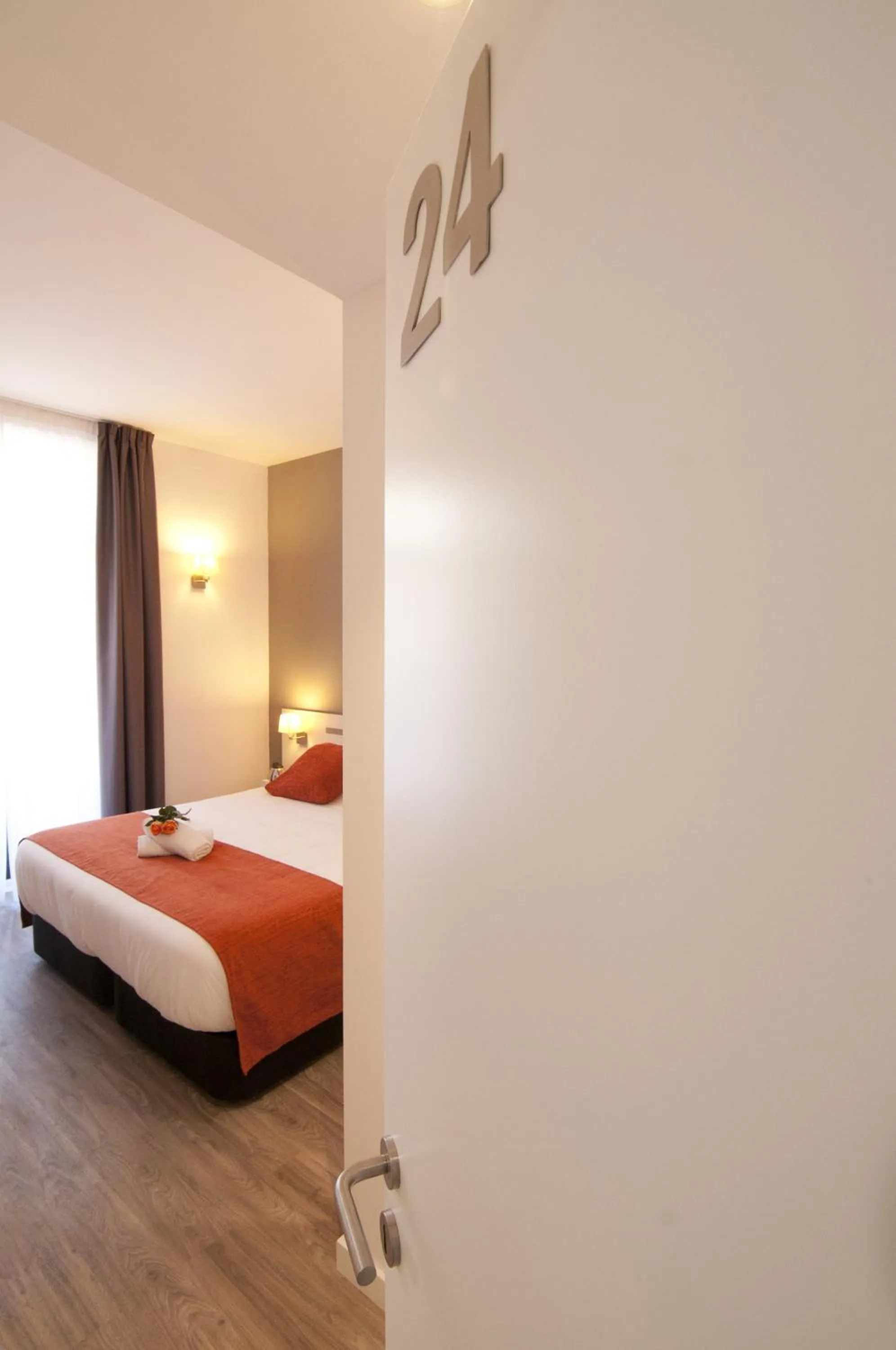 Decorative detail, Bed in Hostal Live Barcelona