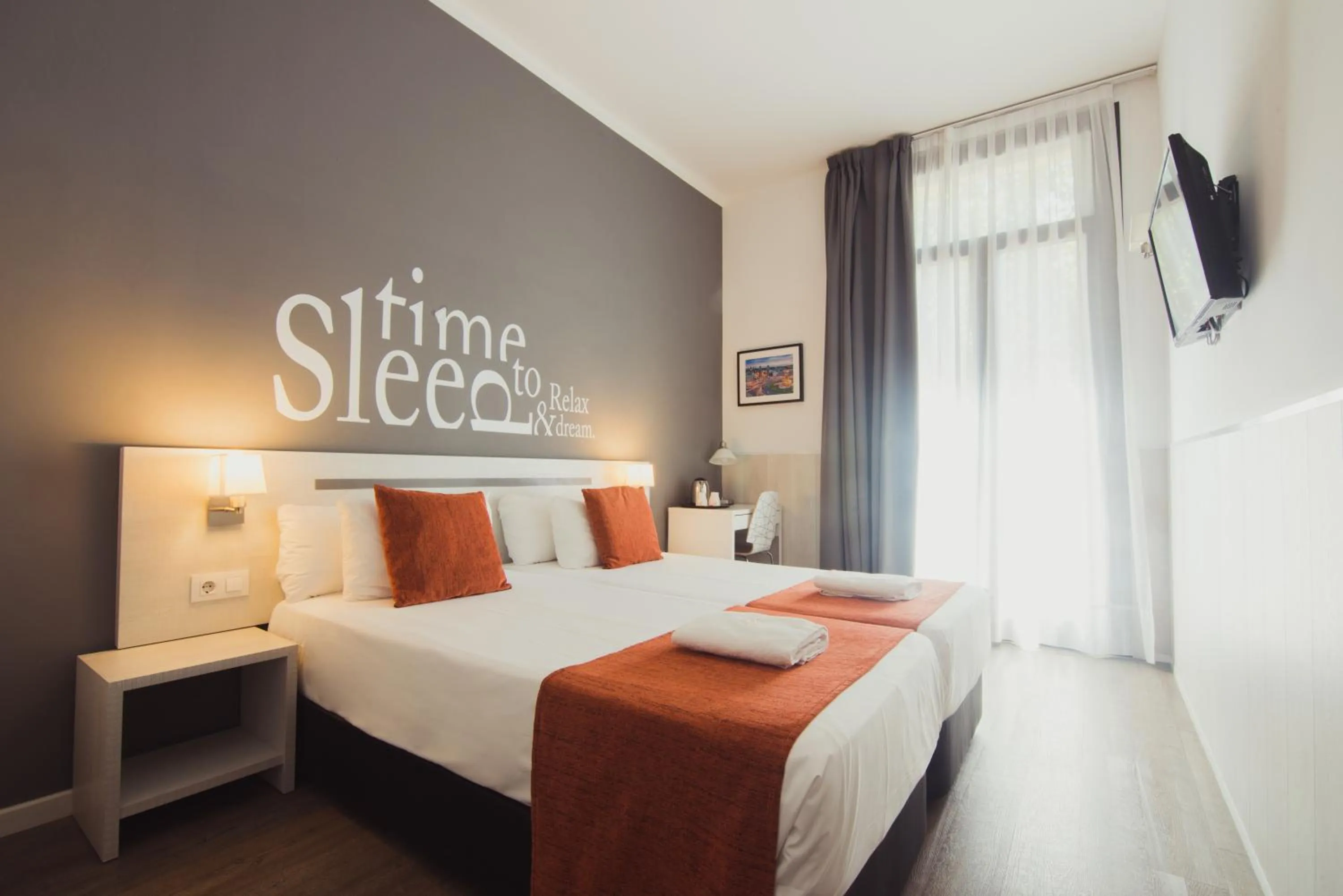 Bedroom, Bed in Hostal Live Barcelona