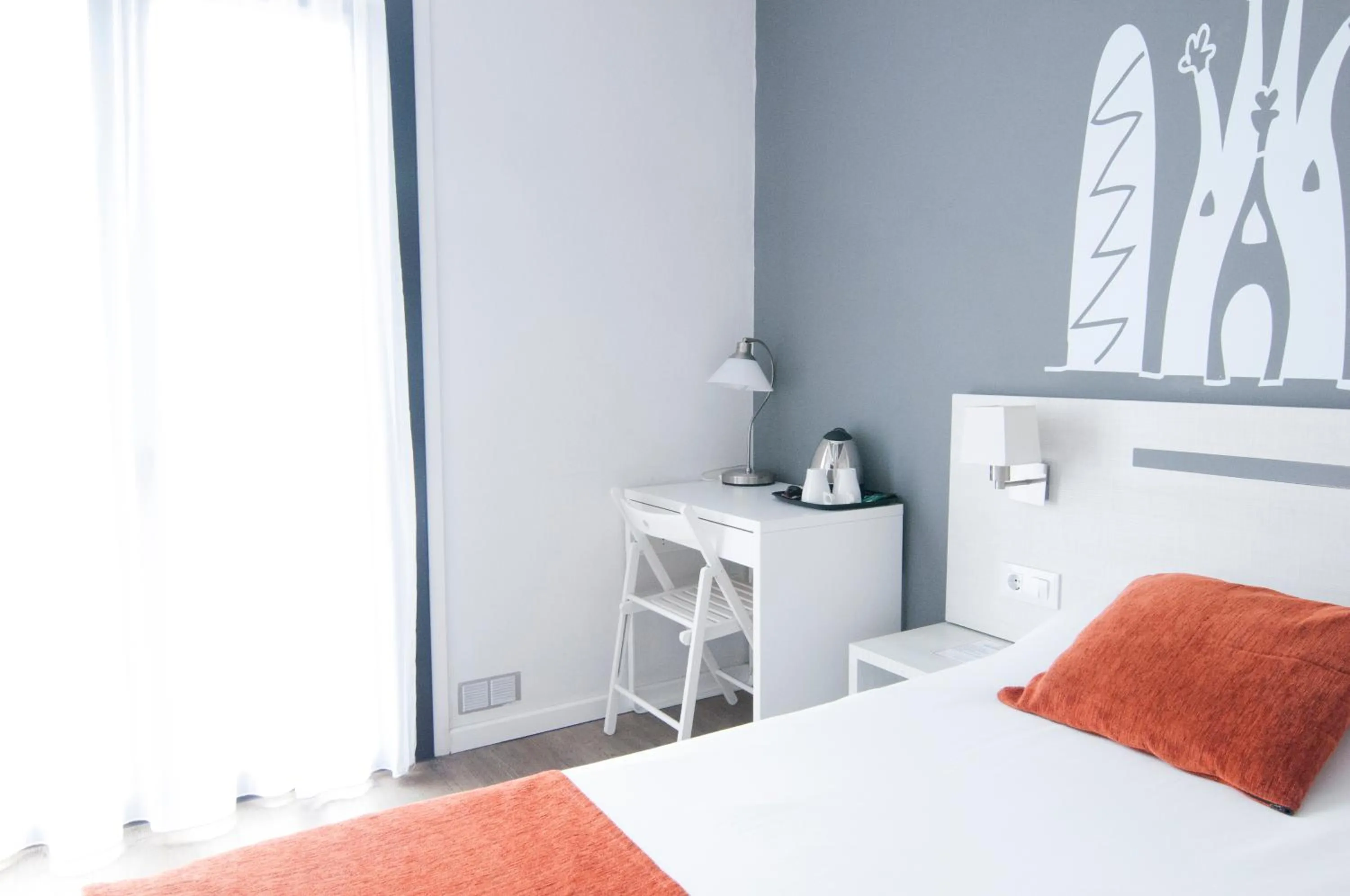 Coffee/tea facilities, Bed in Hostal Live Barcelona