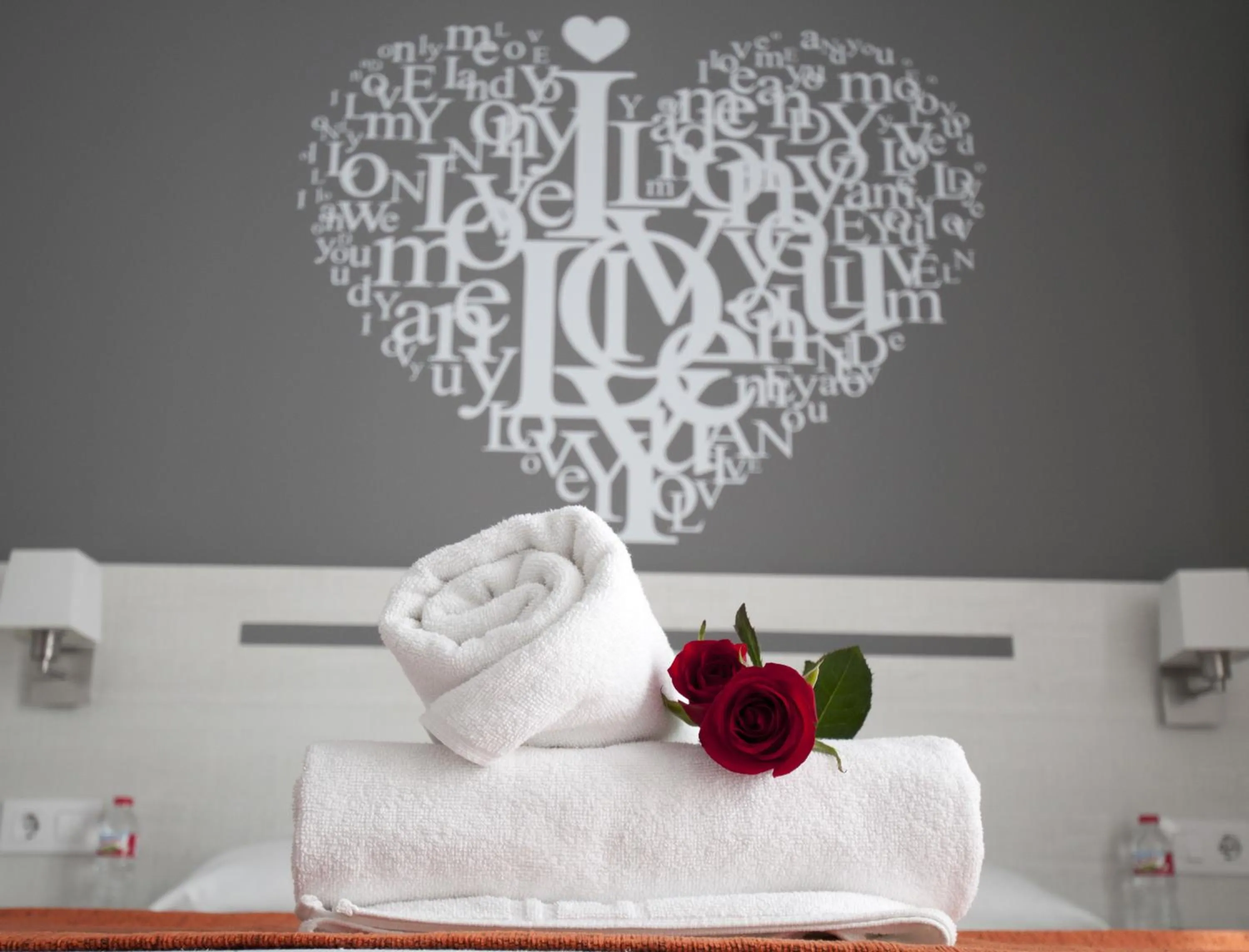 Decorative detail, Bed in Hostal Live Barcelona