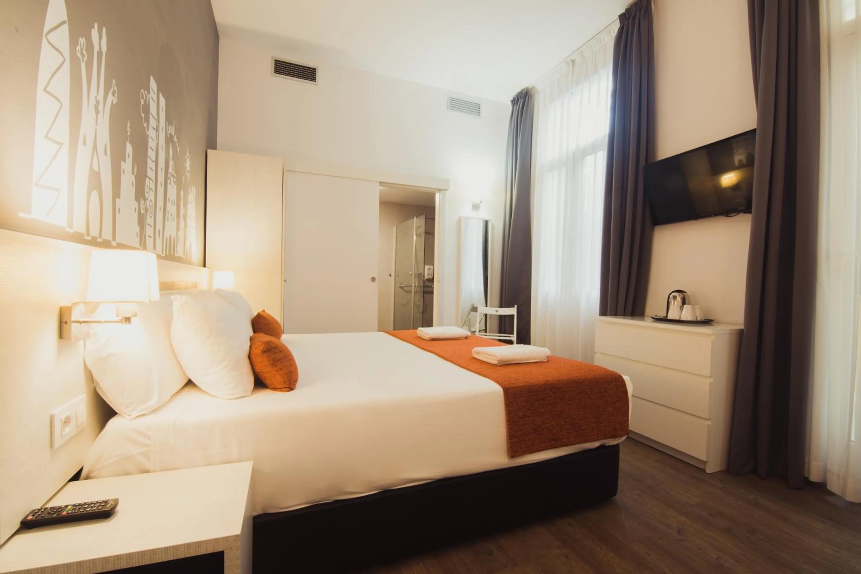 Bed in Hostal Live Barcelona