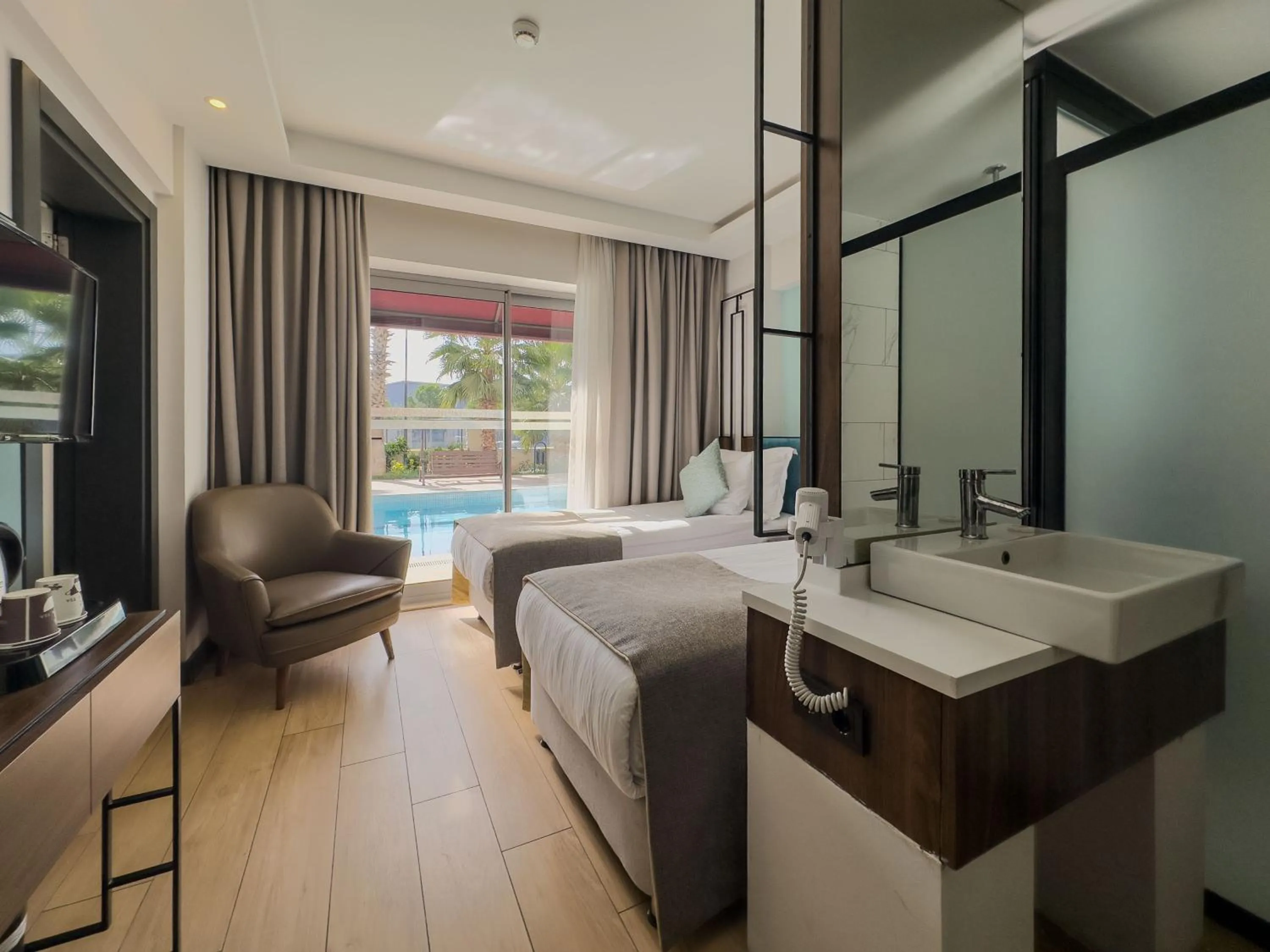 Bed in Leaf Port Hotel