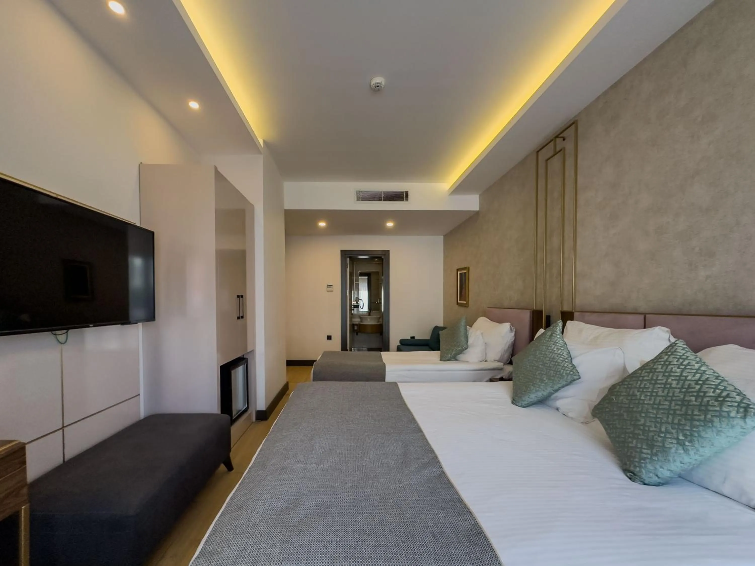 Bed in Leaf Port Hotel