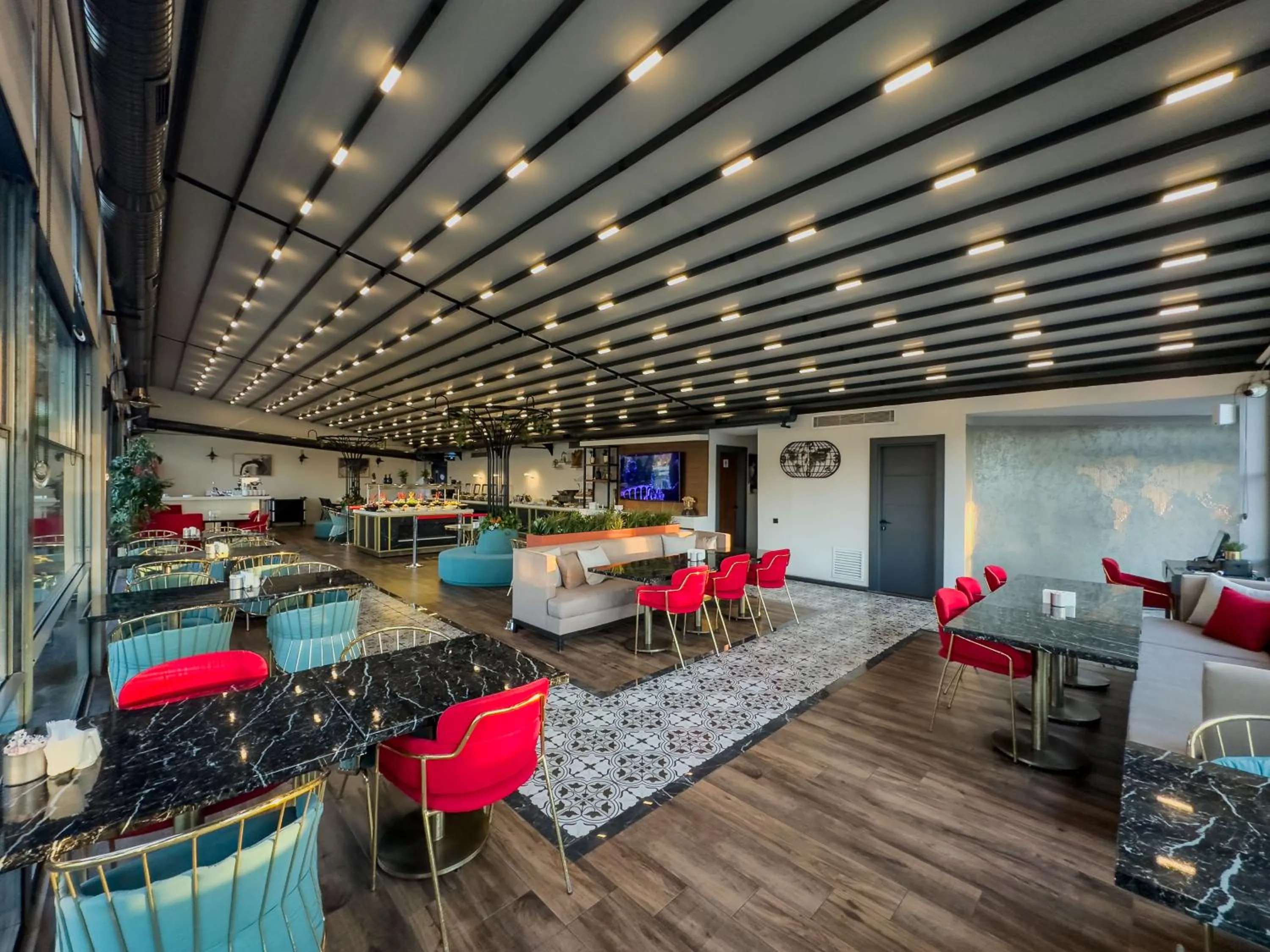 Restaurant/places to eat in Leaf Port Hotel