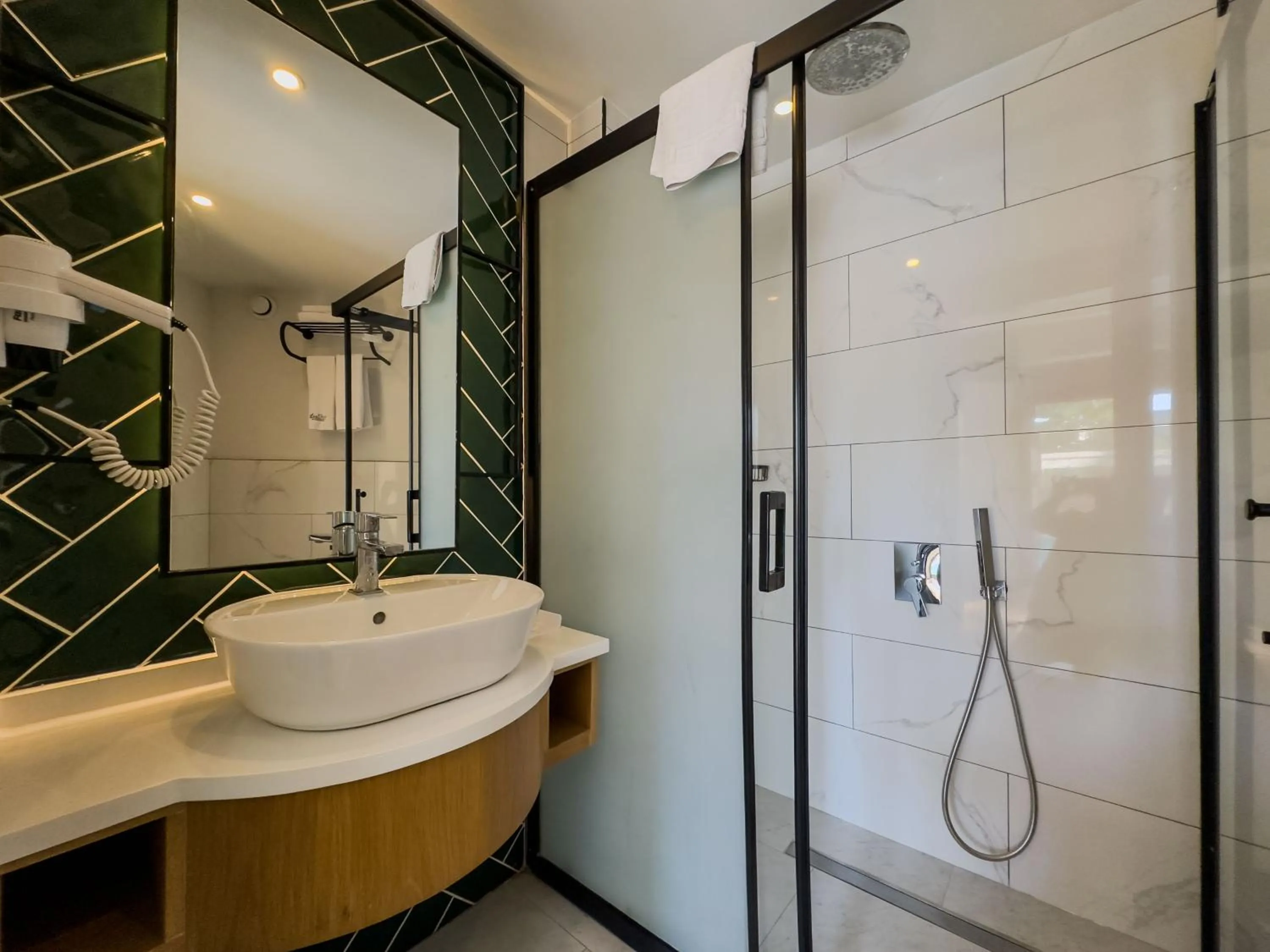 Bathroom in Leaf Port Hotel