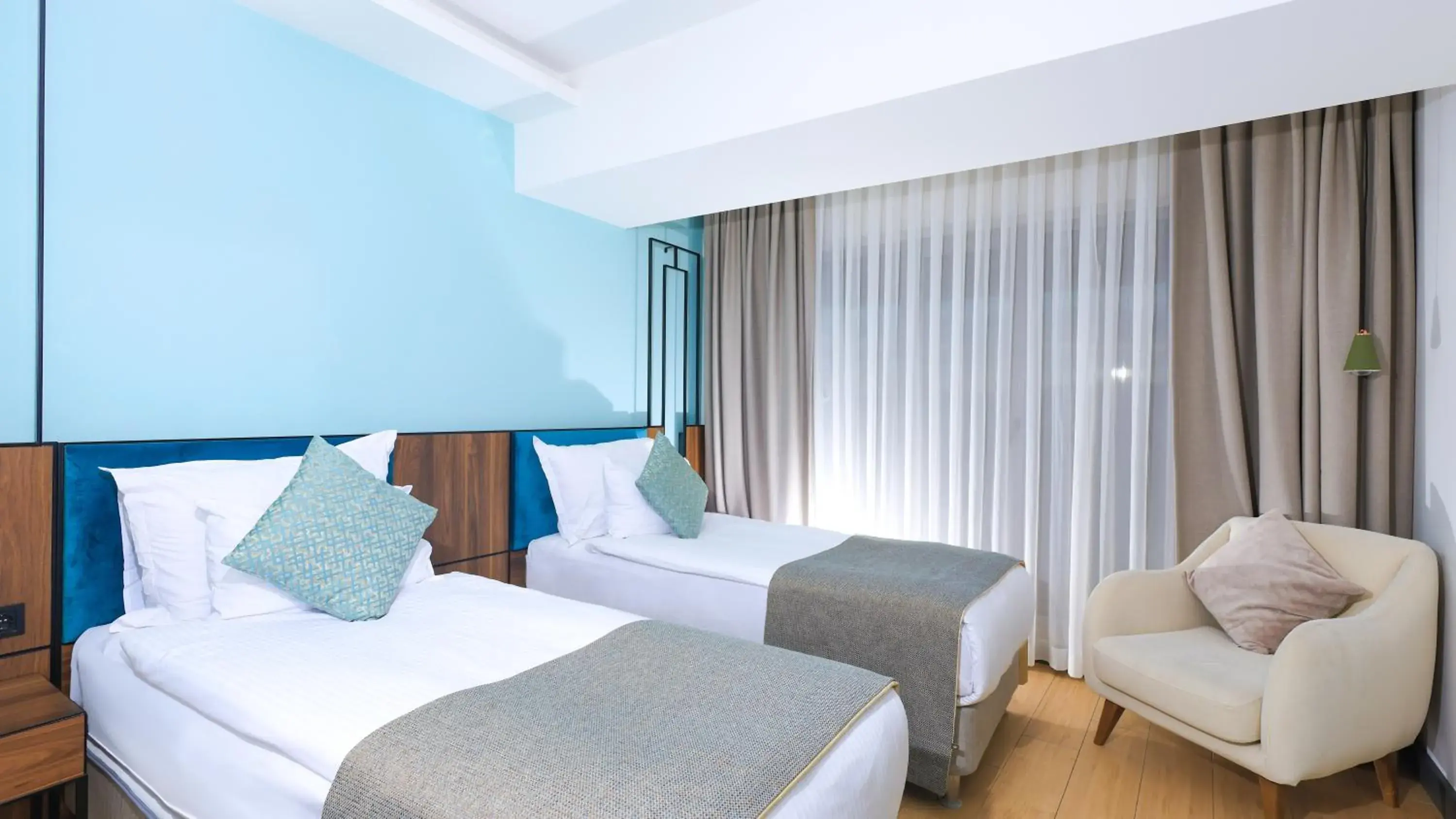 Twin Room with Pool View in Leaf Port Hotel Twin Room with Pool View in Leaf Port Hotel