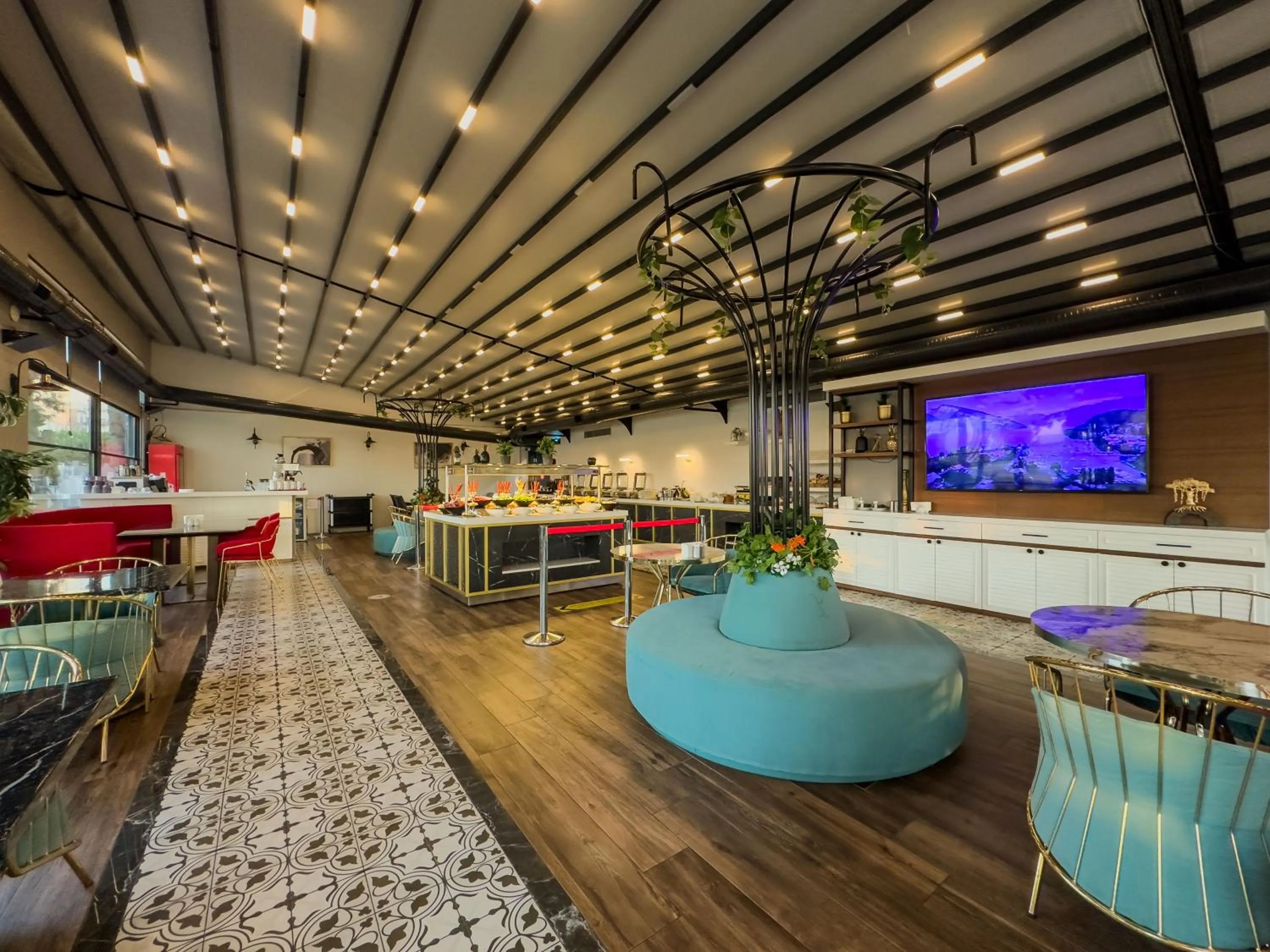 Restaurant/places to eat in Leaf Port Hotel