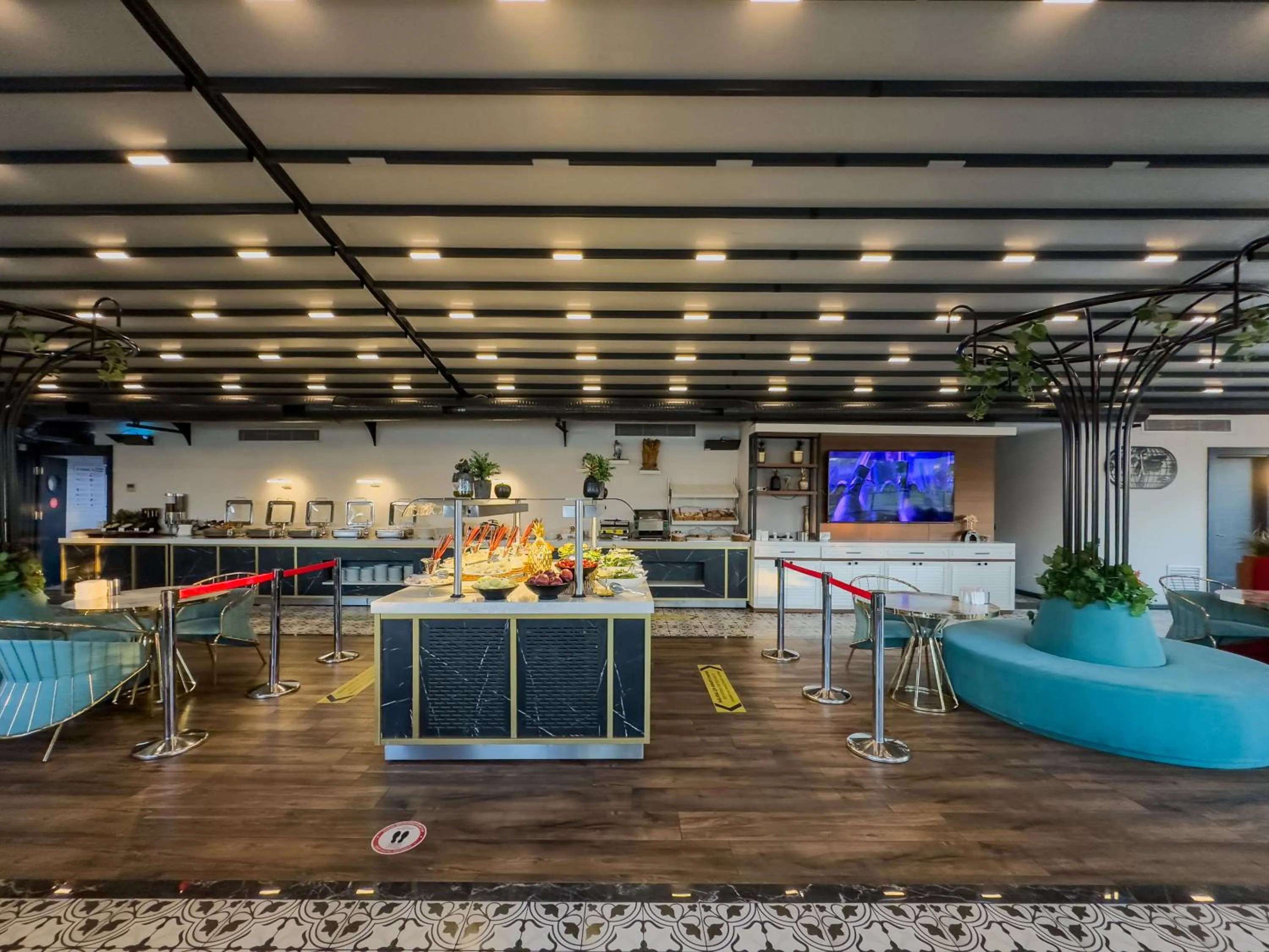 Restaurant/places to eat in Leaf Port Hotel