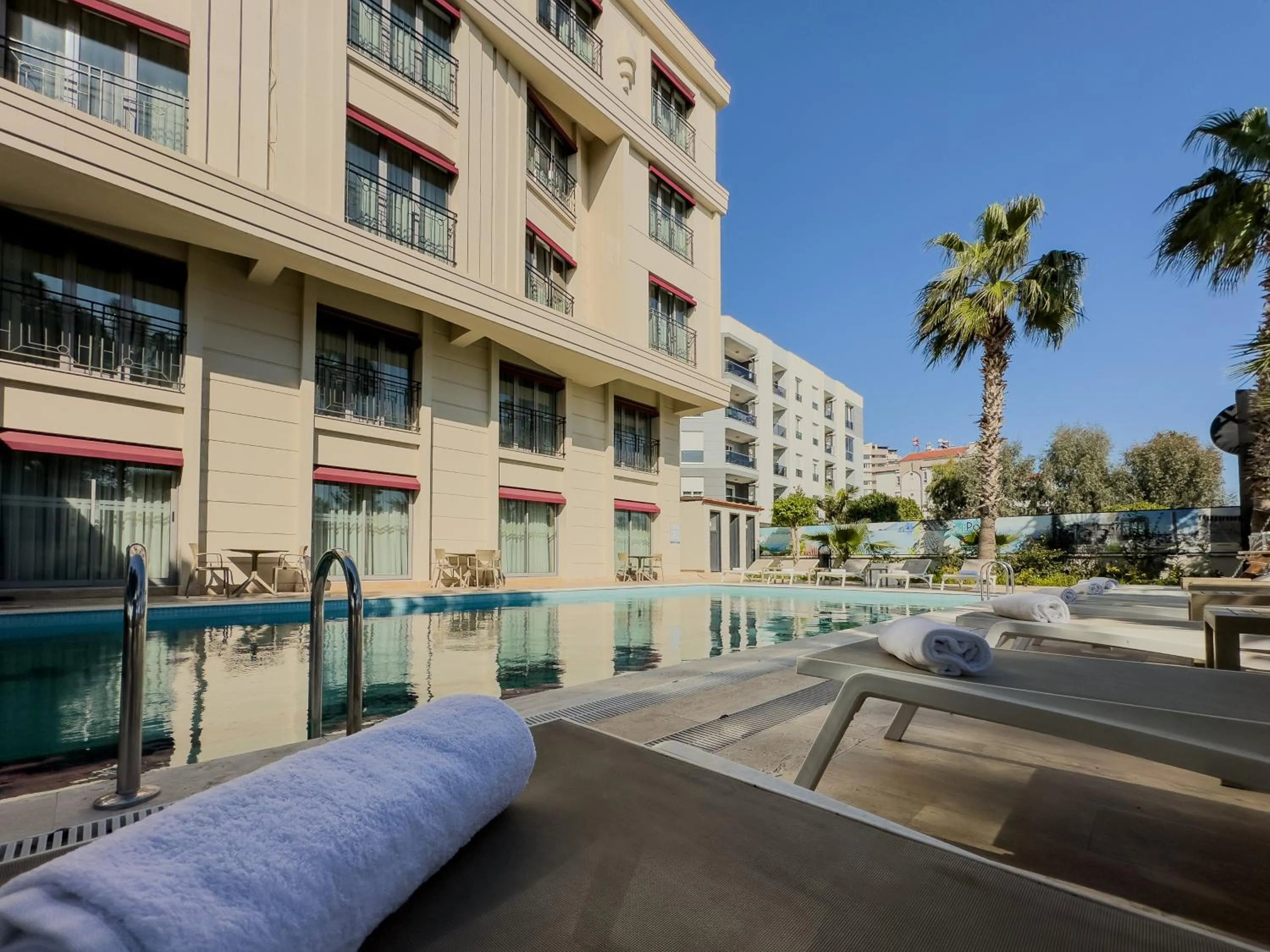 Swimming pool in Leaf Port Hotel
