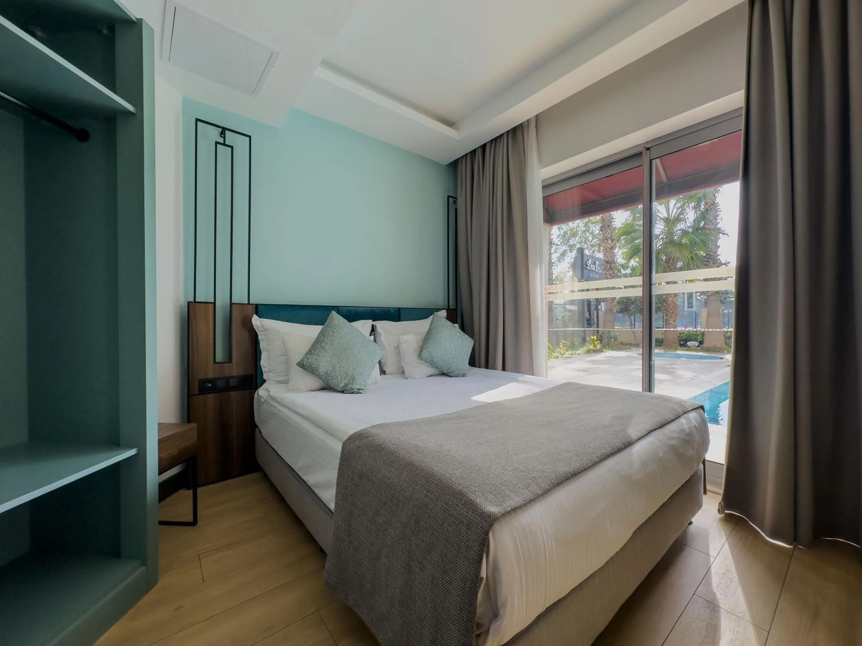 Photo of the whole room, Bed in Leaf Port Hotel