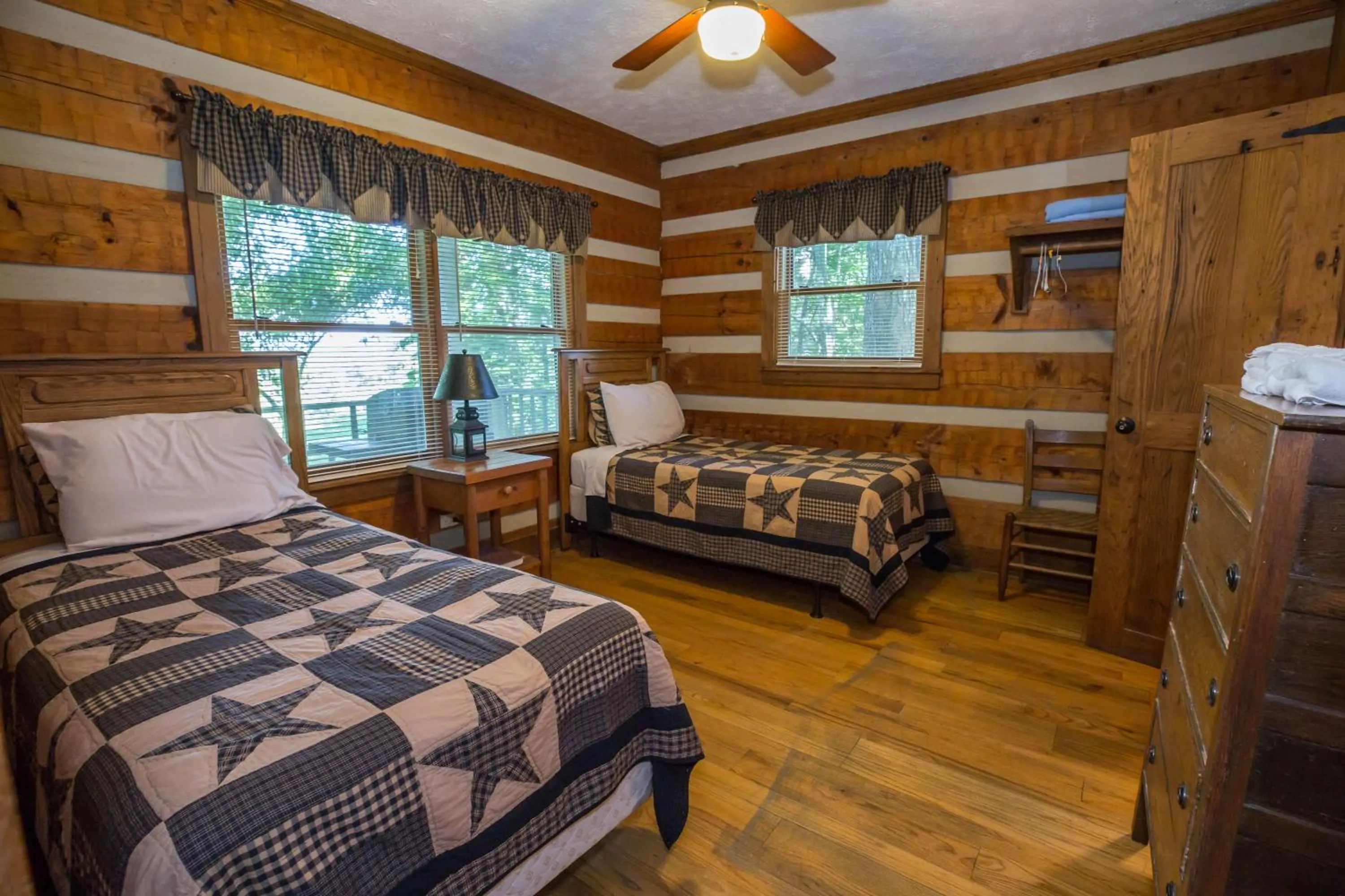 Bed in Springmaid Mountain Retreat & Stables