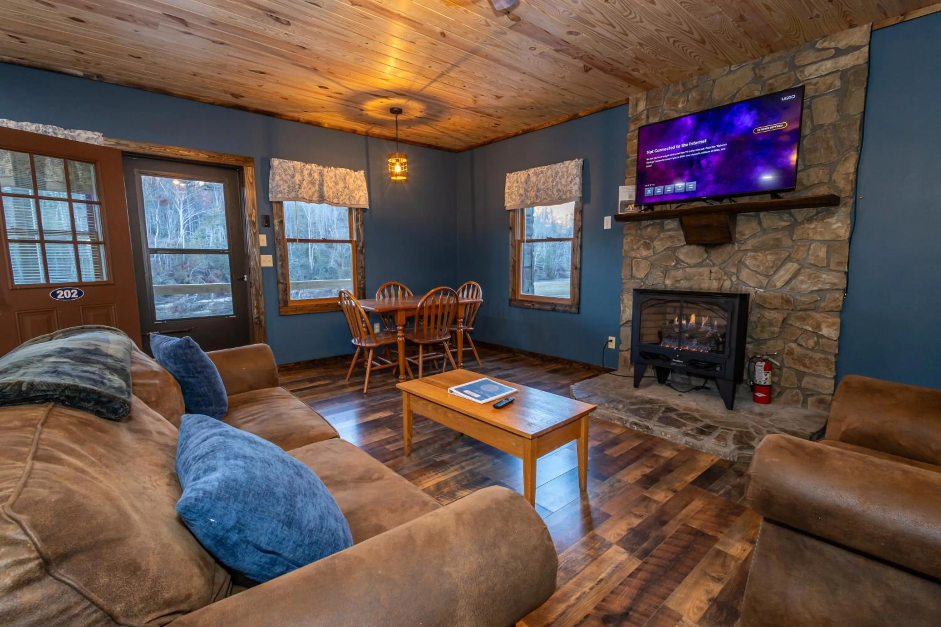 TV and multimedia in Springmaid Mountain Retreat & Stables