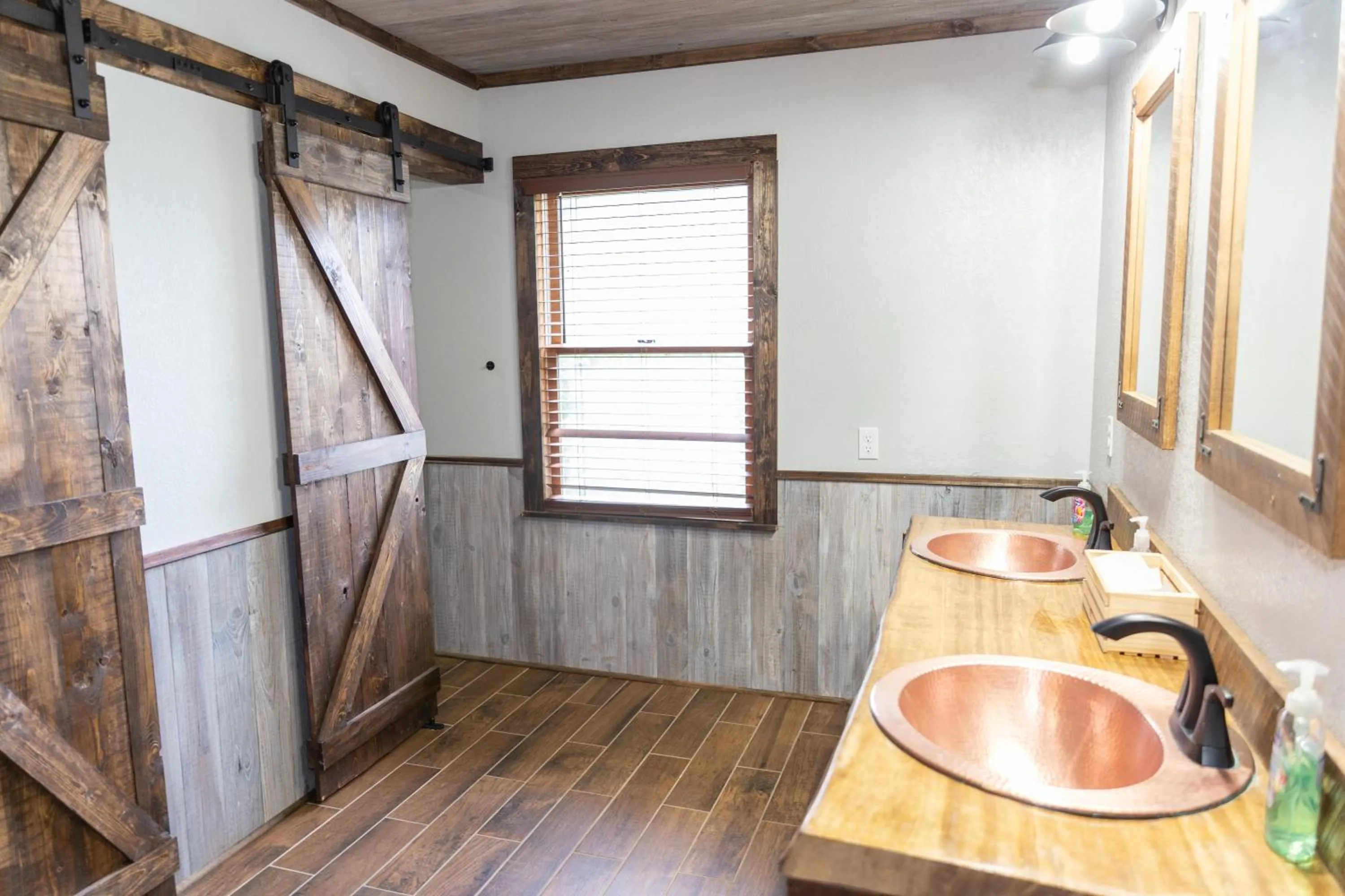 Bathroom in Springmaid Mountain Retreat & Stables