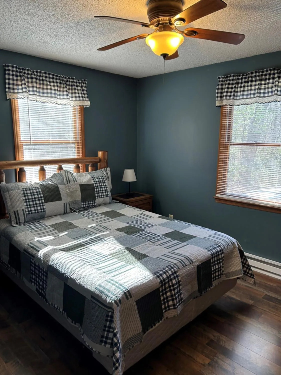 Bed in Springmaid Mountain Retreat & Stables