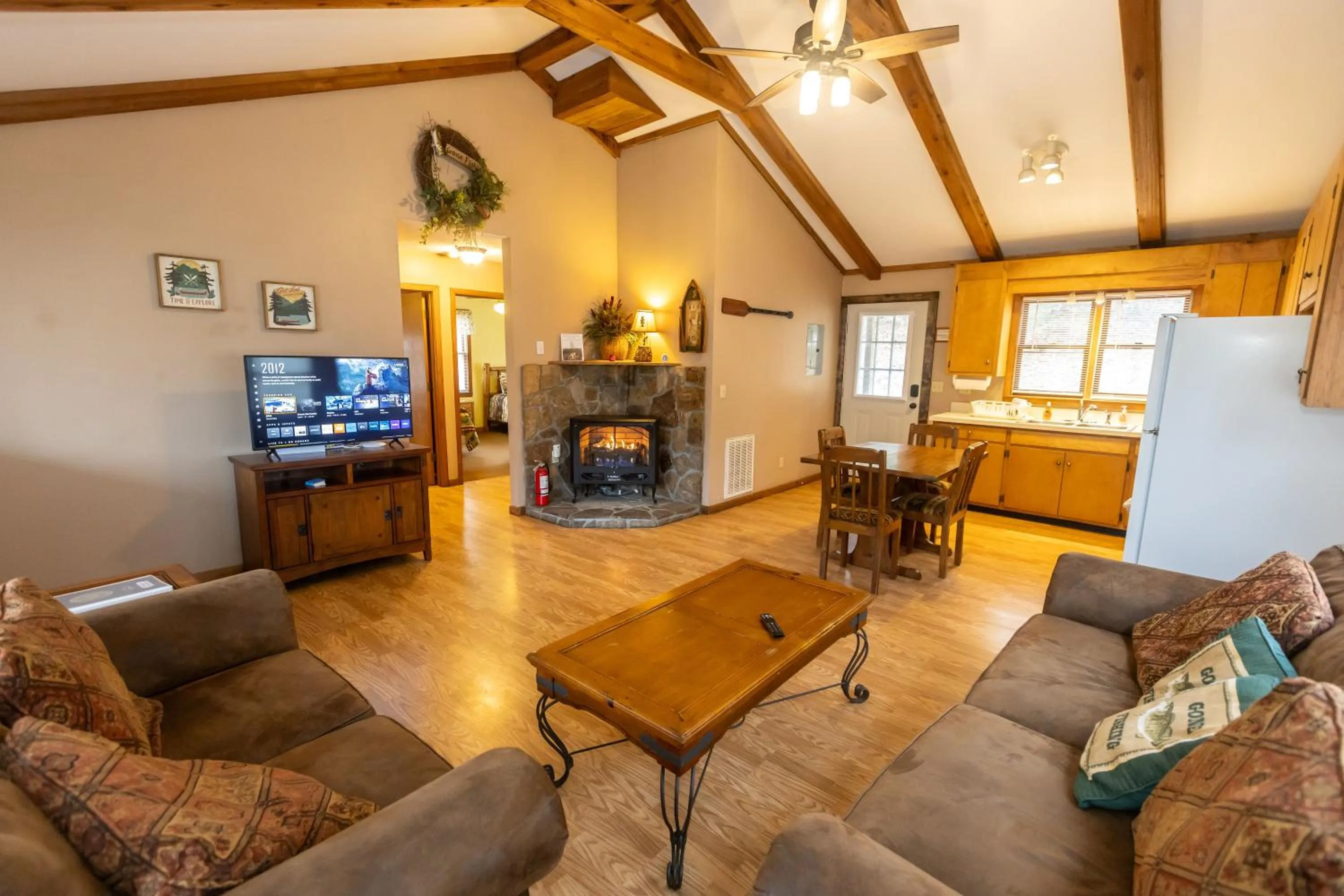 TV and multimedia in Springmaid Mountain Retreat & Stables
