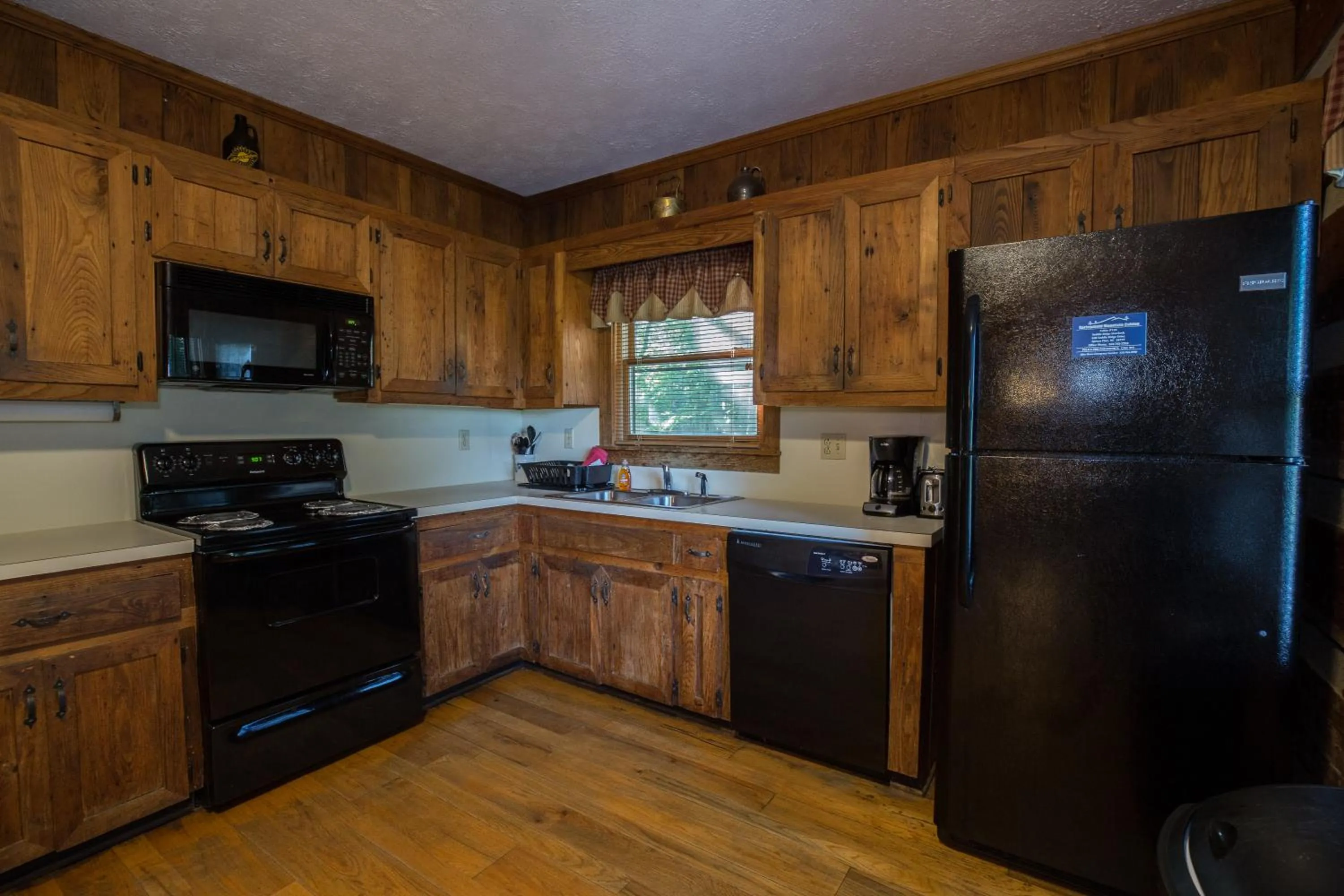 Kitchen or kitchenette in Springmaid Mountain Retreat & Stables