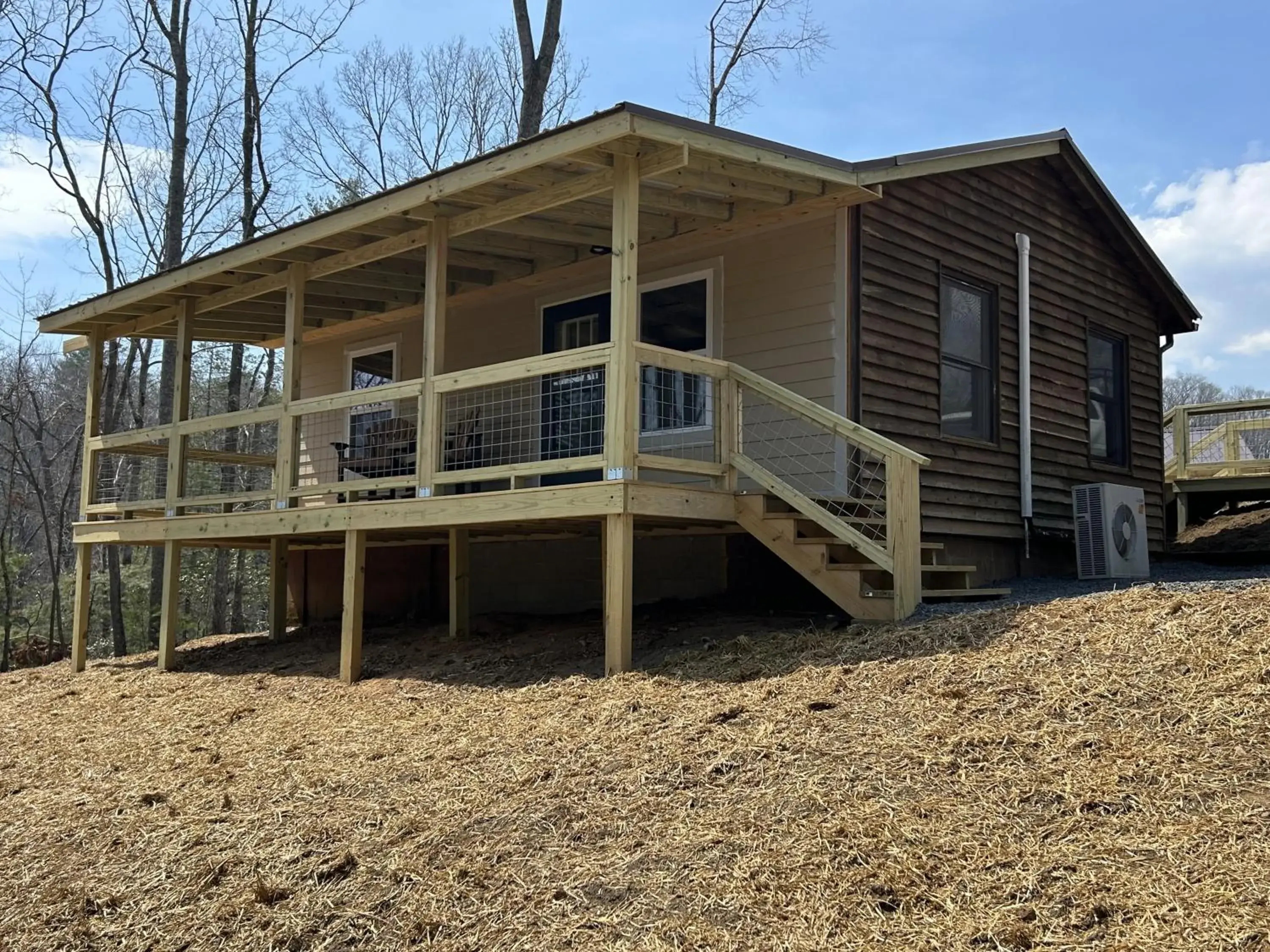 One-Bedroom Queen Cottage - single occupancy in Springmaid Mountain Retreat & Stables One-Bedroom Queen Cottage - single occupancy in Springmaid Mountain Retreat & Stables