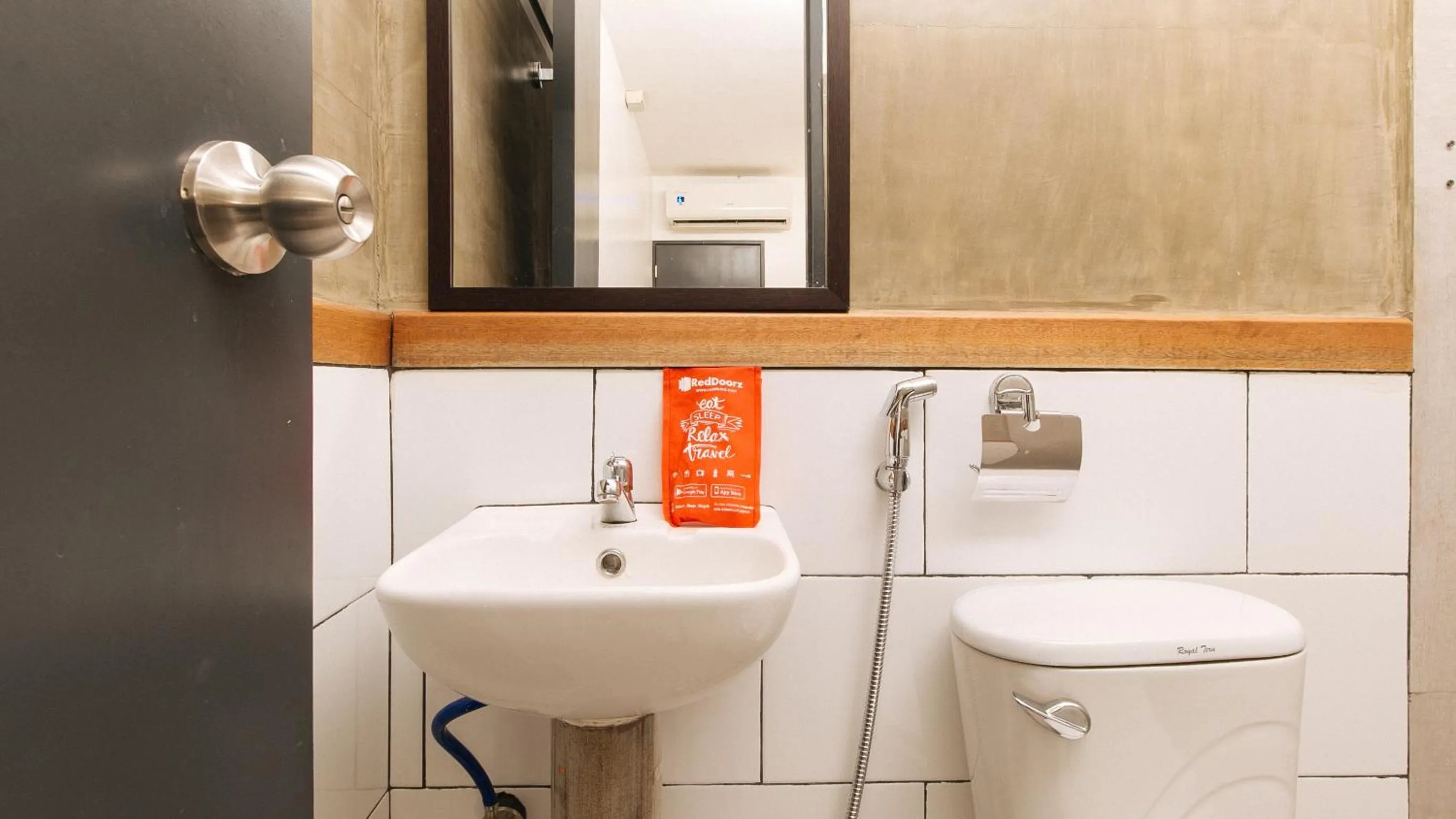 Shower in RedDoorz near Fishermall Quezon City