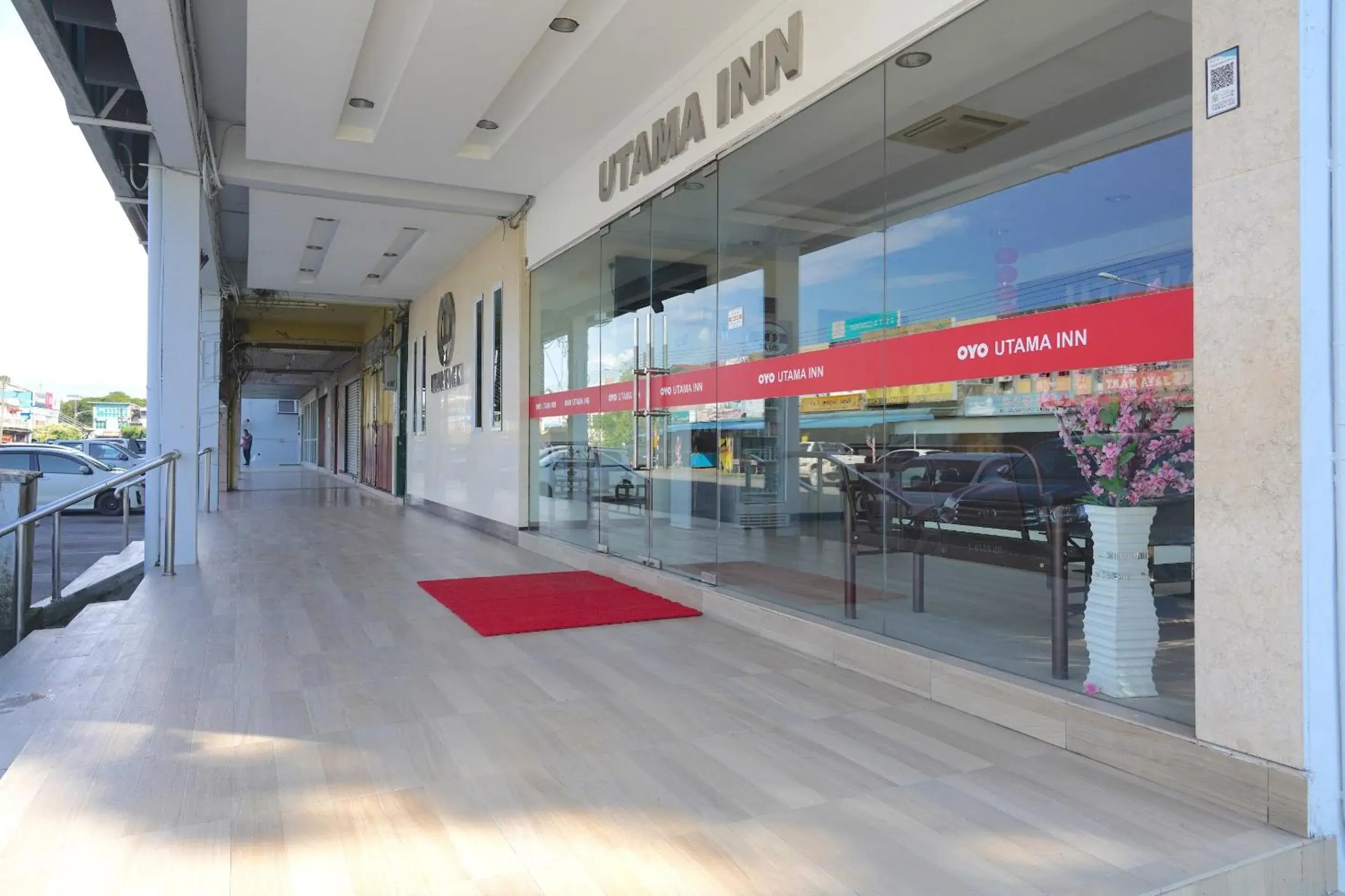 Facade/entrance in Hotel O Utama Inn Facade/entrance in Hotel O Utama Inn