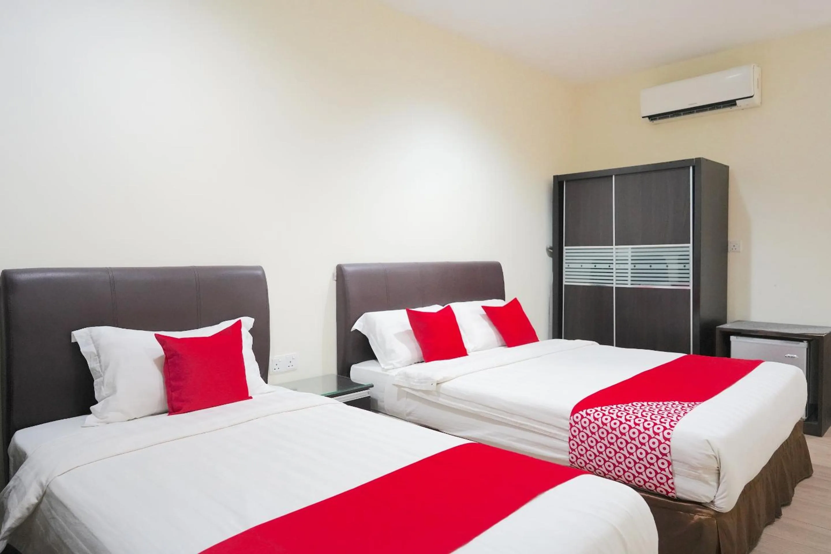 Bedroom, Bed in Hotel O Utama Inn